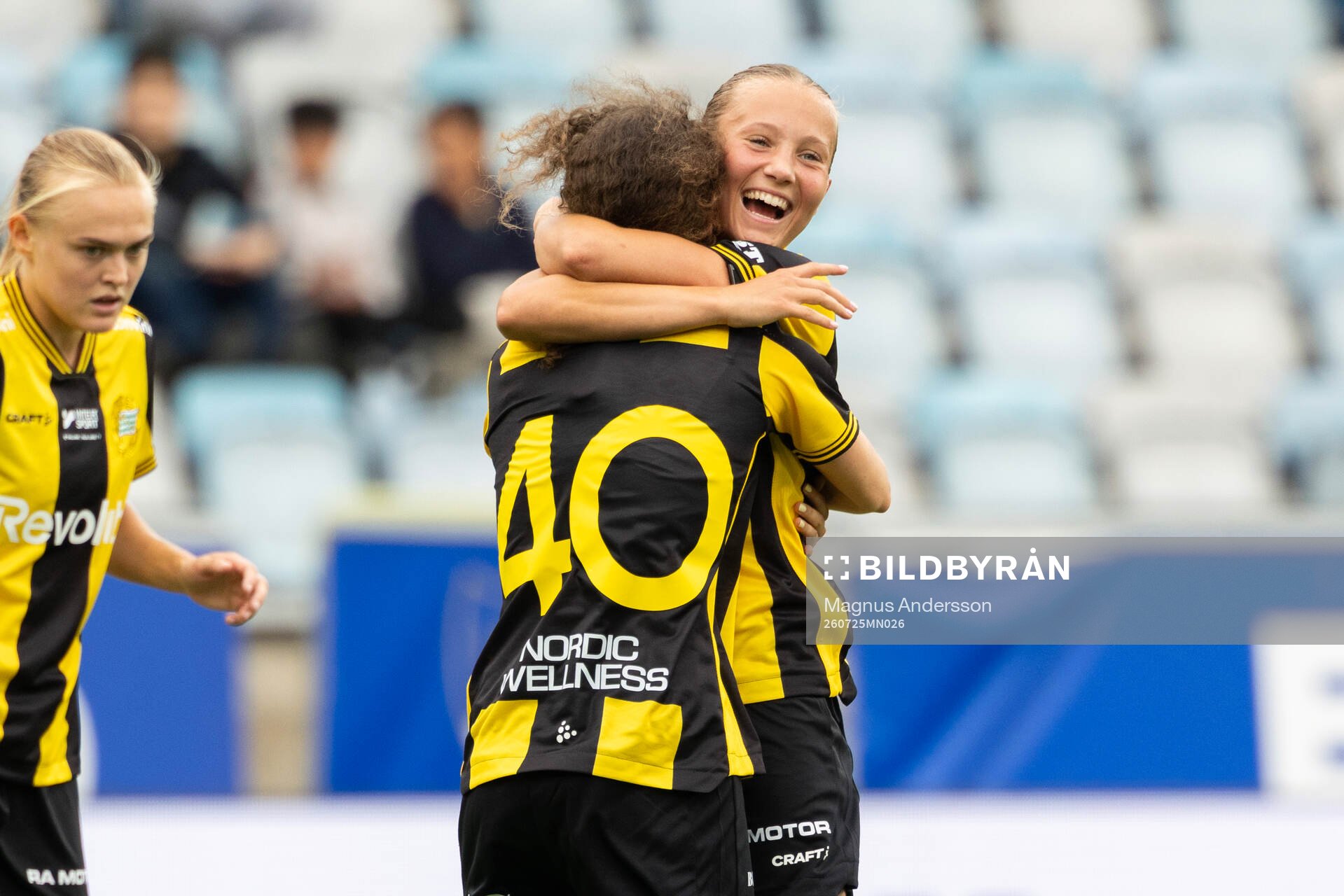 Hammarbys Inés Lorenius  och Fanny Peterson jublar