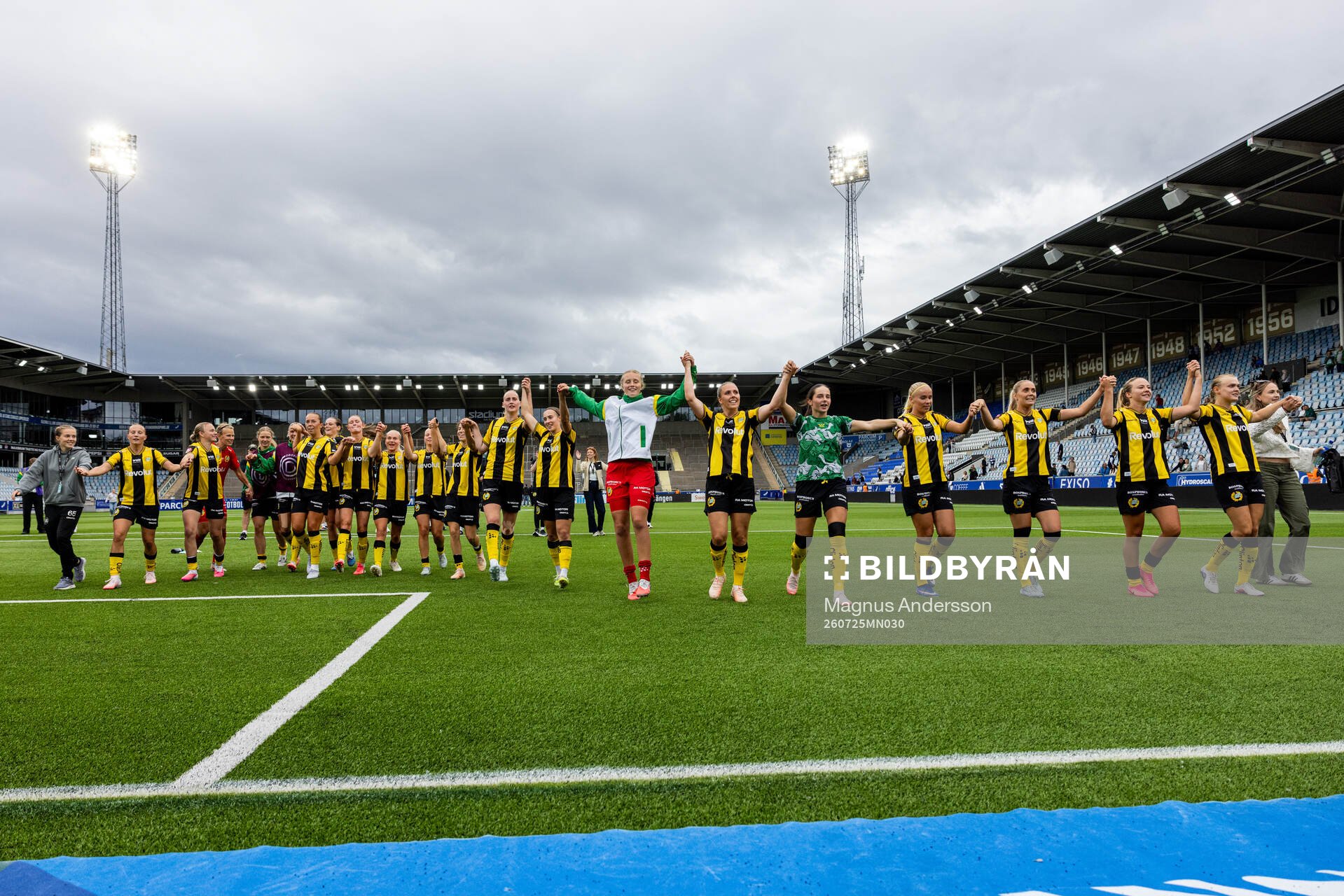 Hammarbys spelare jublar