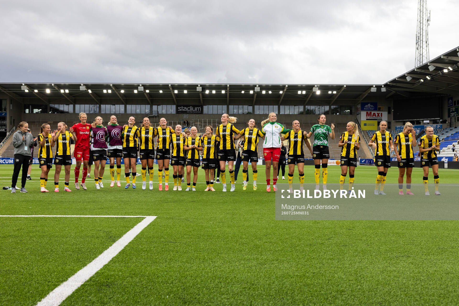 Hammarbys spelare jublar