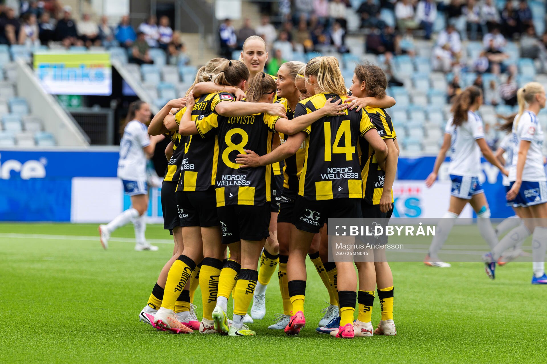 Hammarbys spelare jublar