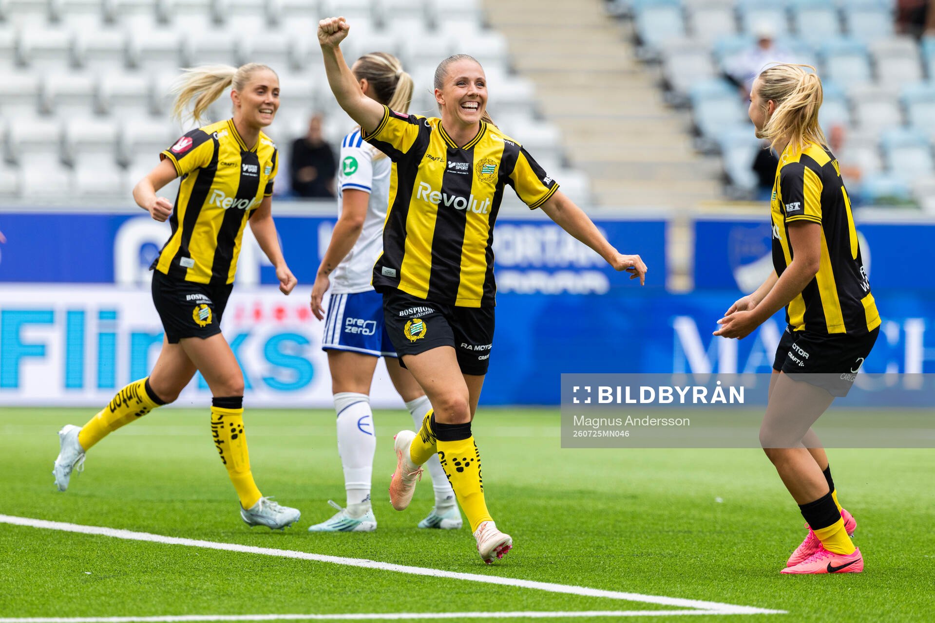 Hammarbys Gudrun Arnardottir jublar med lagkamrater