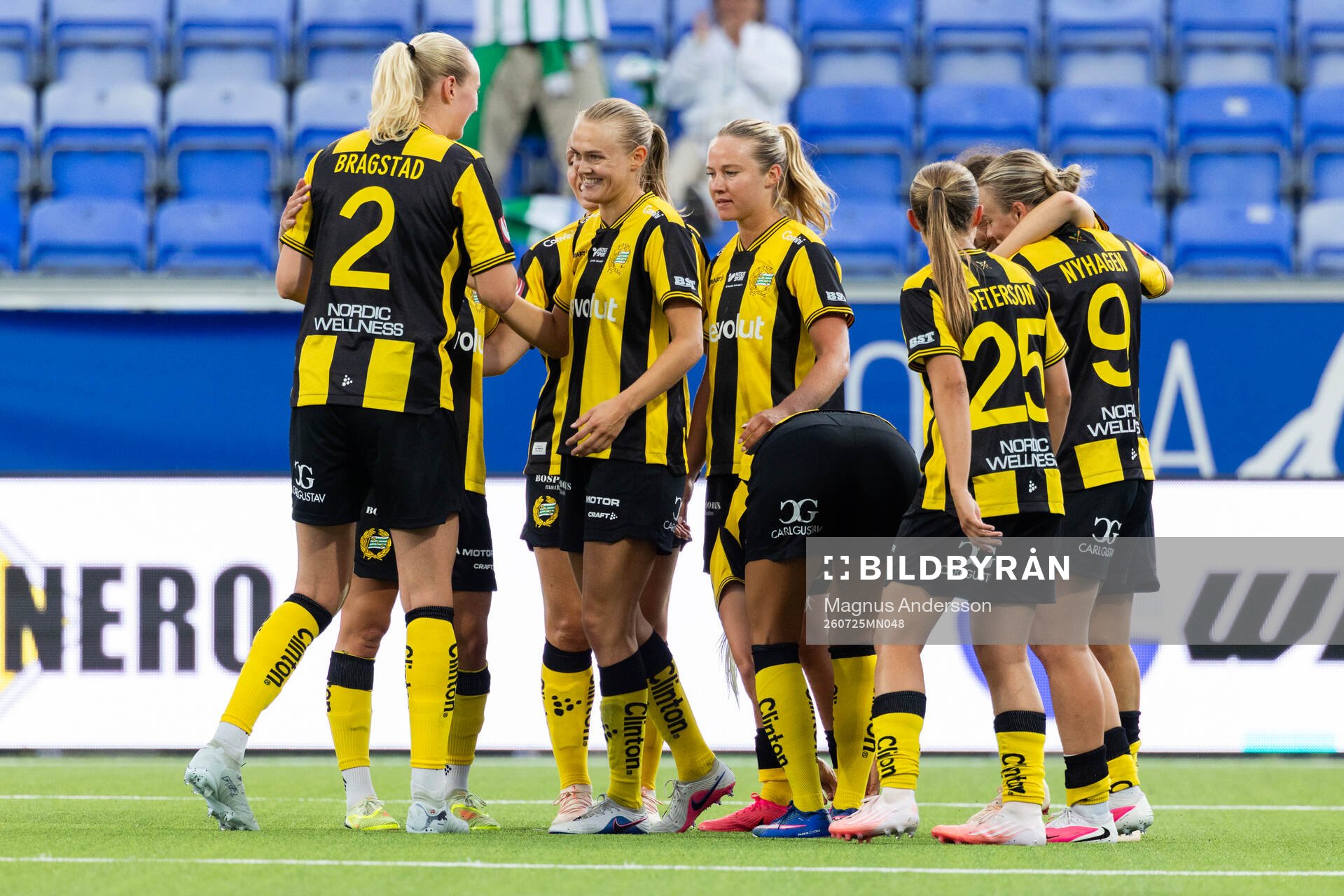 Hammarbys Elin Sørum jublar med lagkamrater