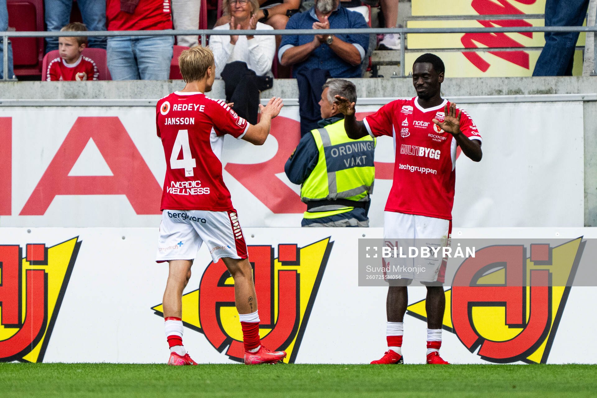 Kalmars Charles Sagoe Jr jublar