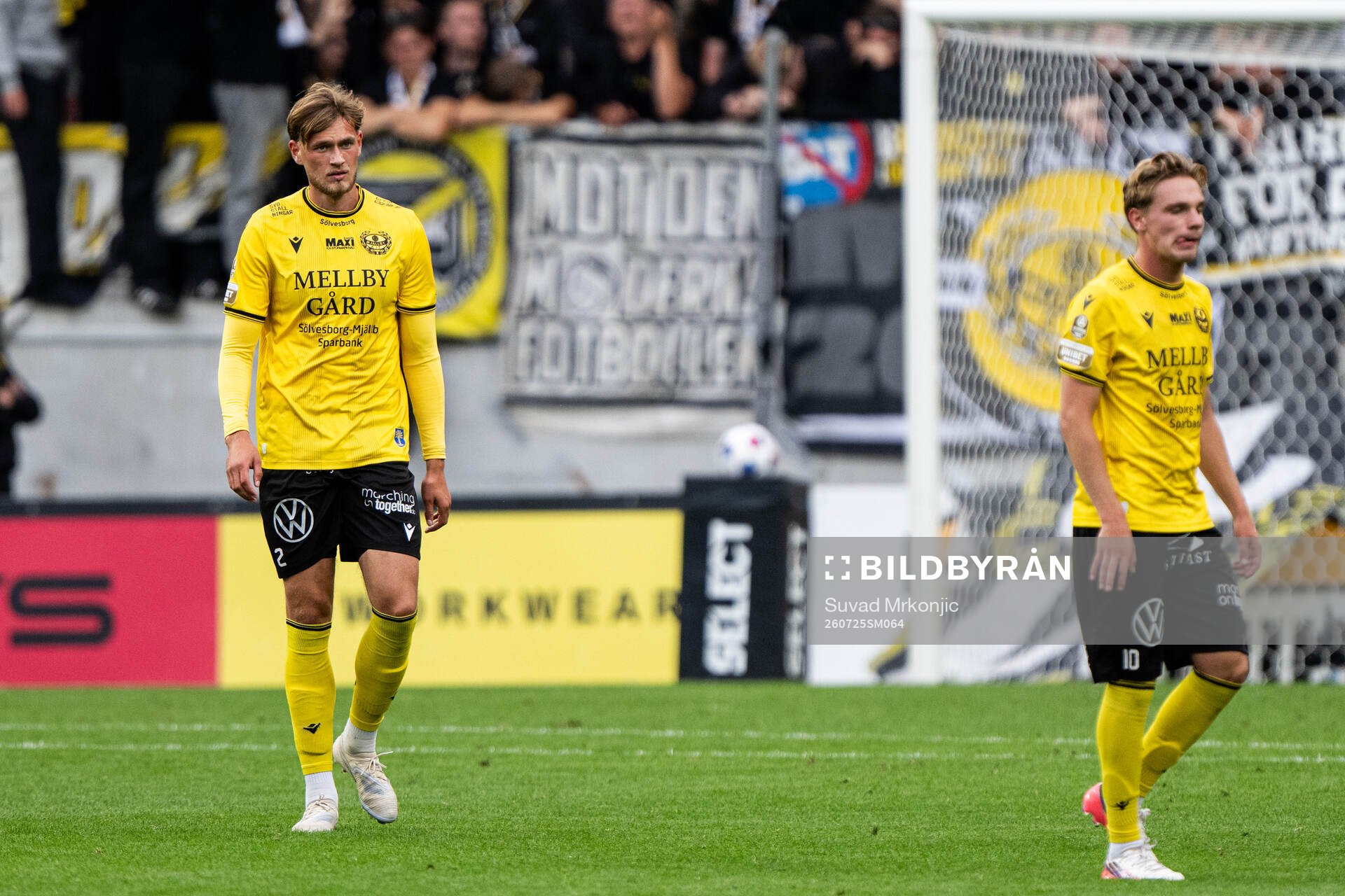 Mjällbys Ludvig Svanberg och Jeppe Kjaer deppar