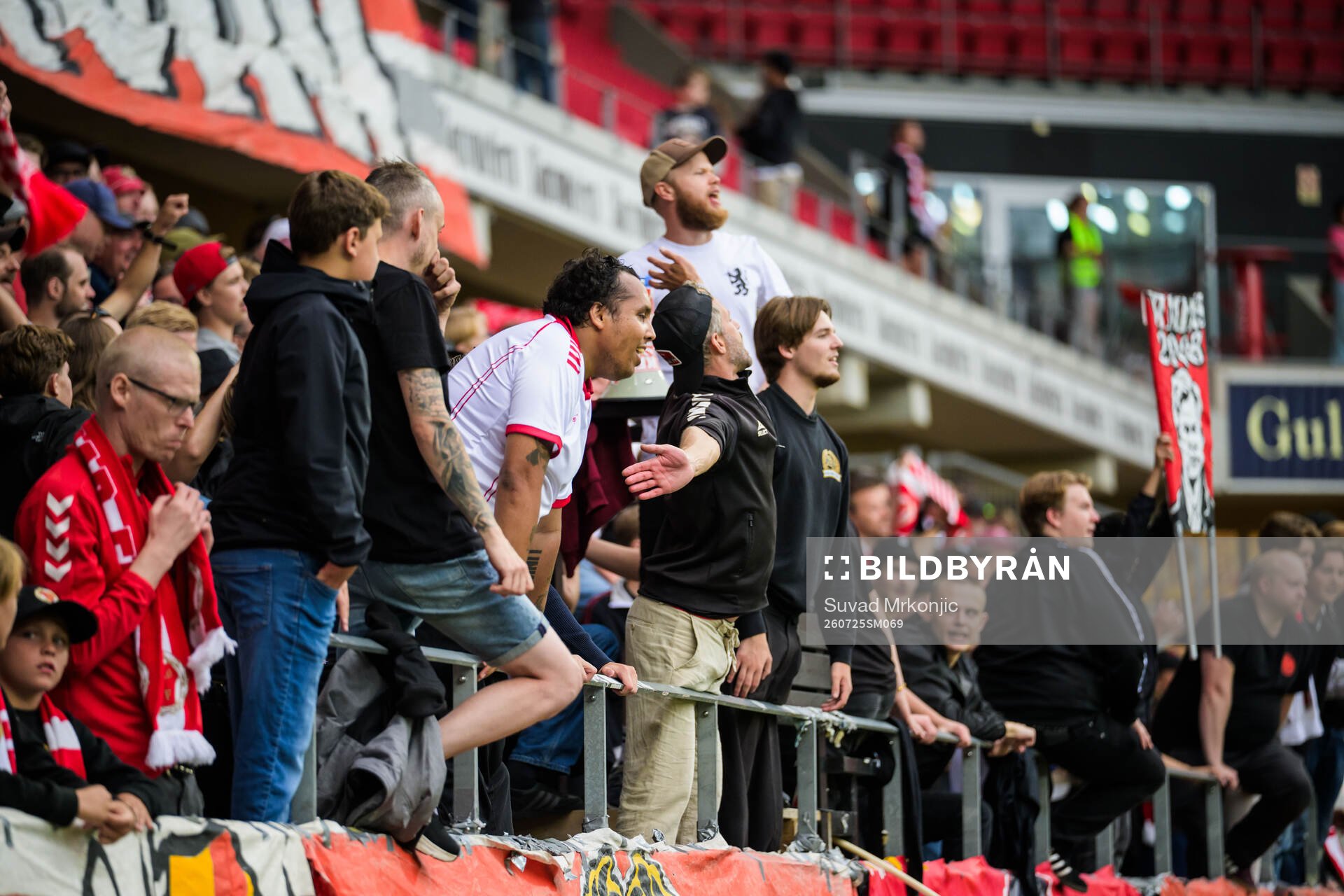 Kalmars supportrar jublar