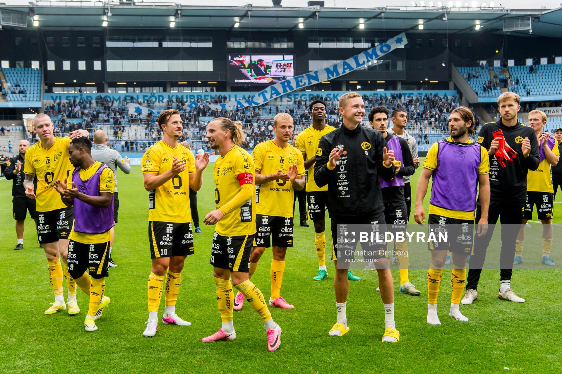 Elfsborgs Niklas Hult och Sebastian Holmén jublar med
