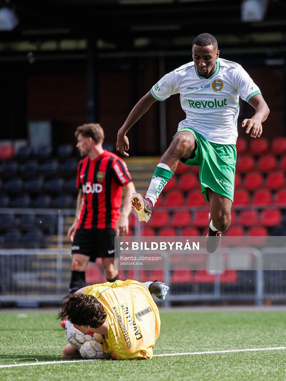 Brommapojkarnas målvakt Leo Cavallius och Hammarbys Paulos