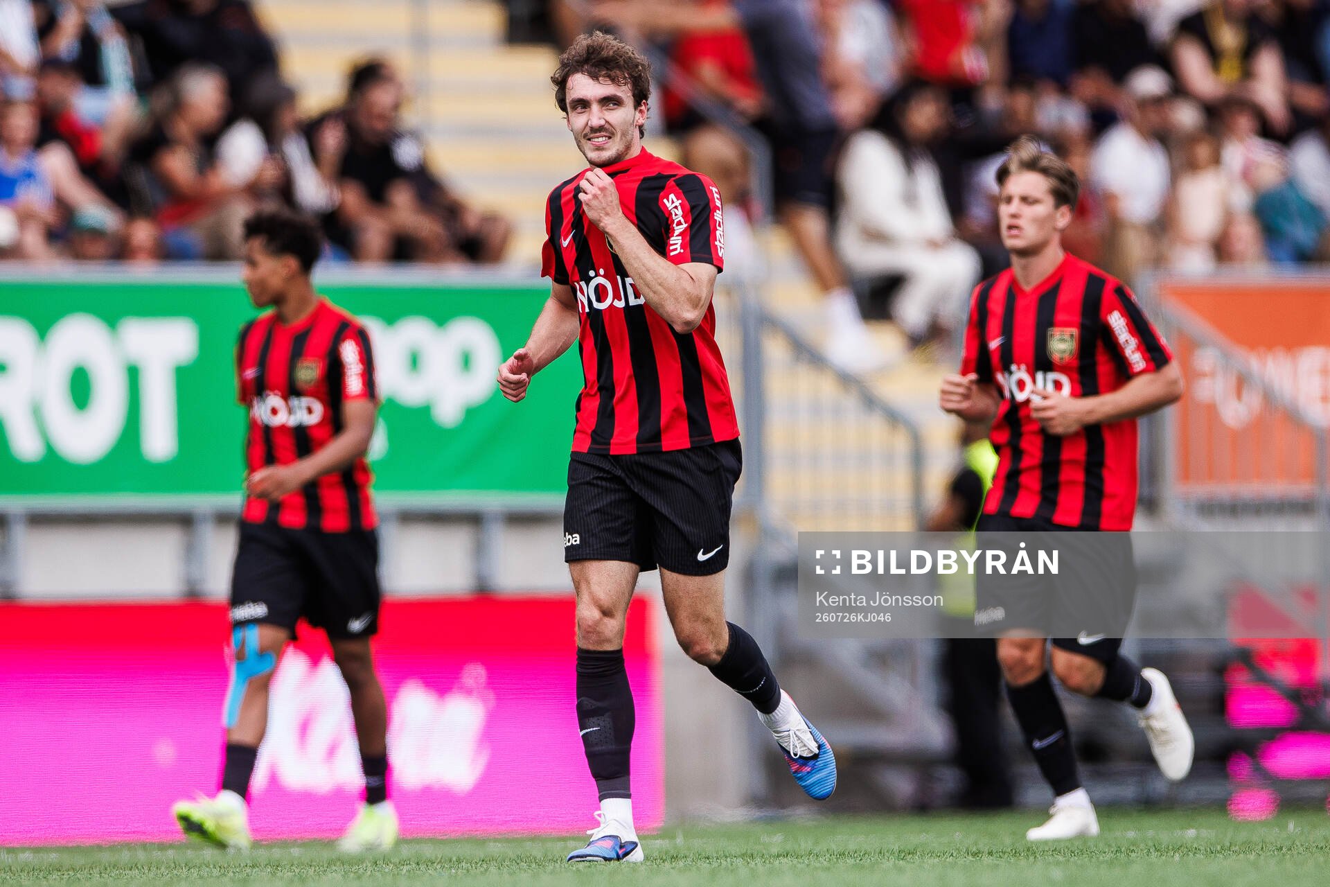Brommapojkarnas Andreas Troelsen jublar