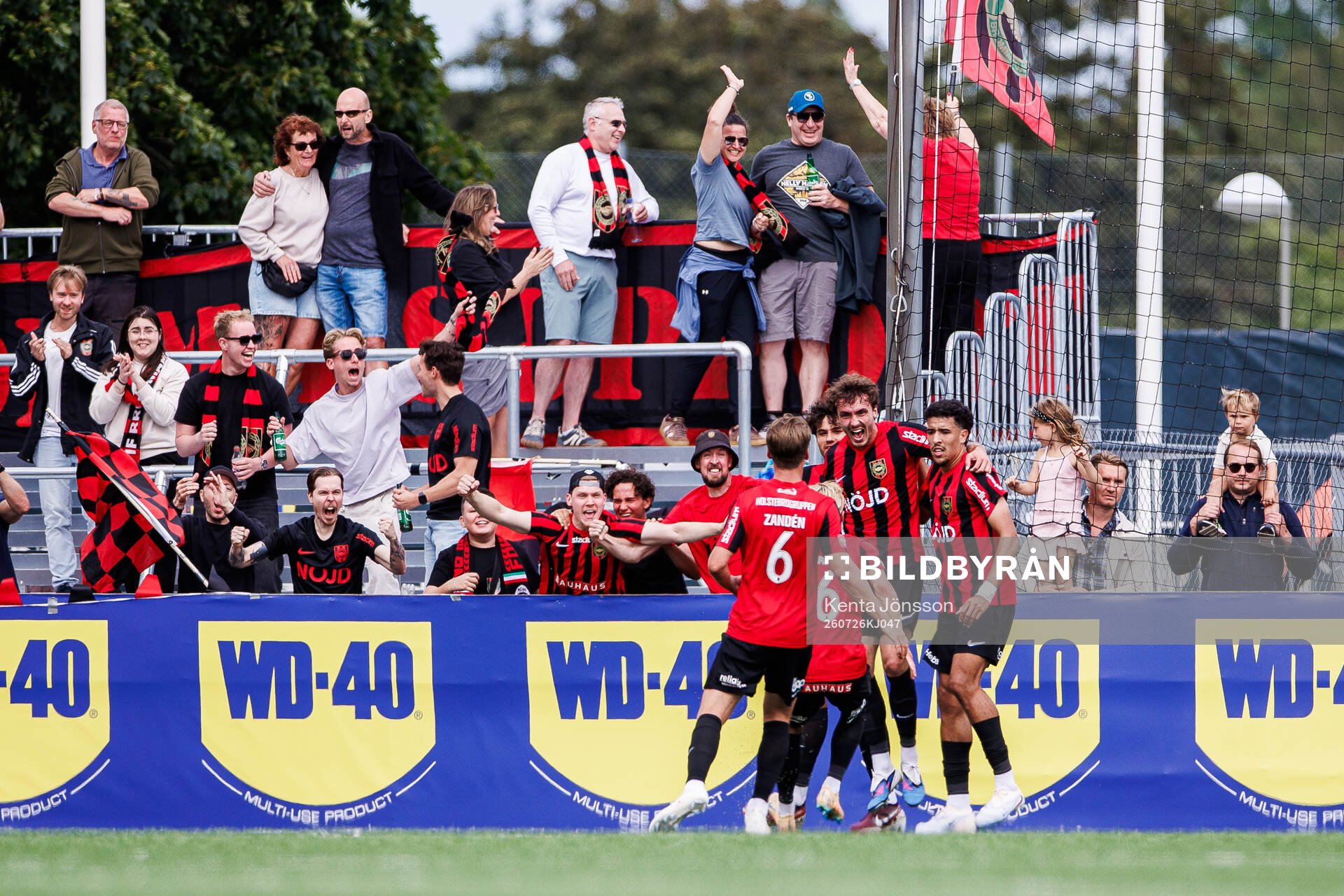 Brommapojkarnas Andreas Troelsen jublar