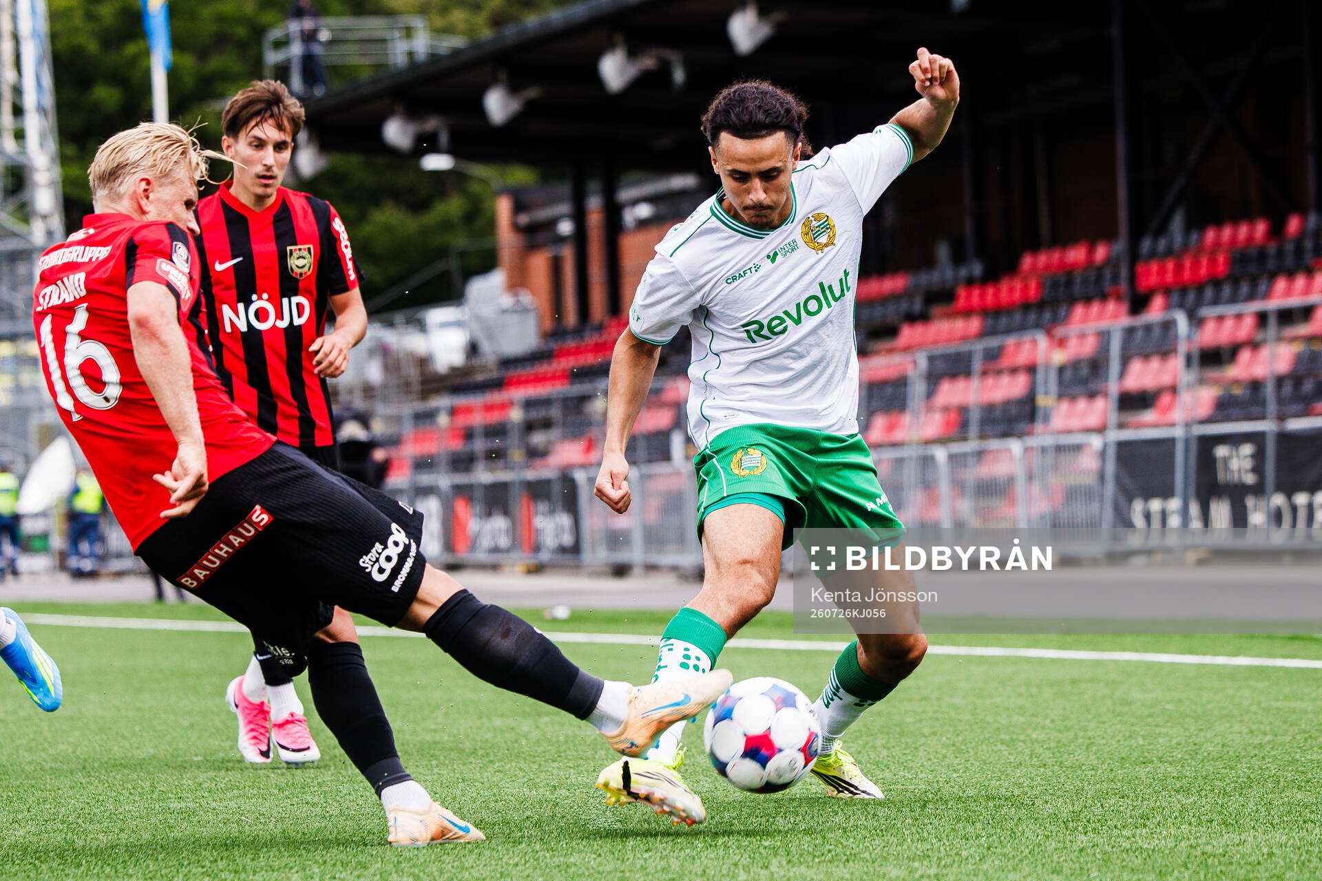 Brommapojkarnas Simon Strand och Hammarbys Amin Boudri
