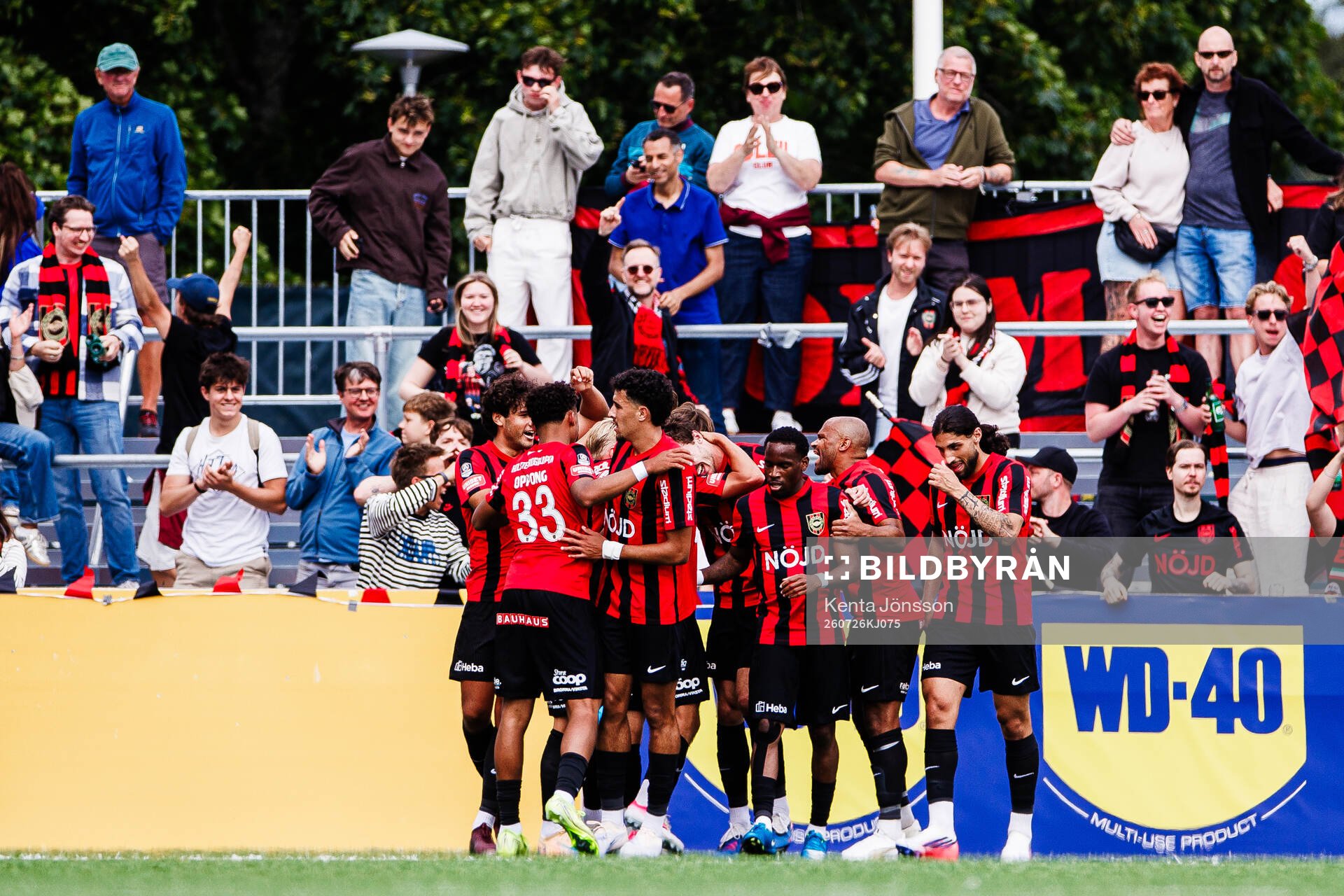 Brommapojkarnas spelare jublar