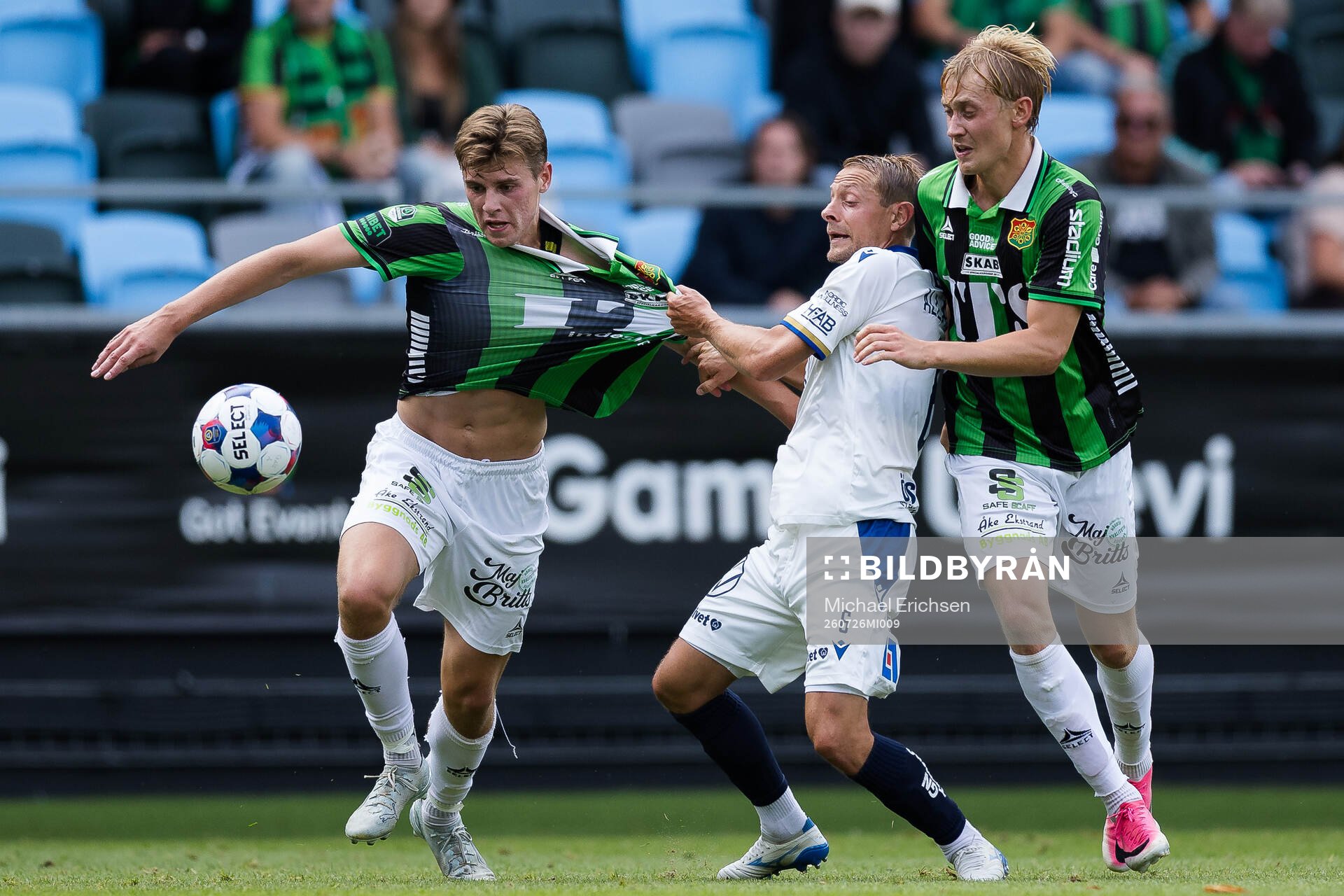 GAIS Max Andersson och Henry Sletsjøe mot Halmstads Joel
