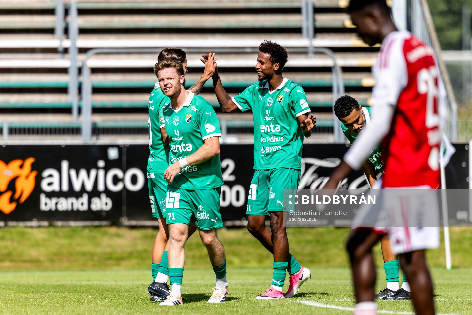 Ljungskiles Abdishakur Bashir Omar har gjort 2-0 och jublar