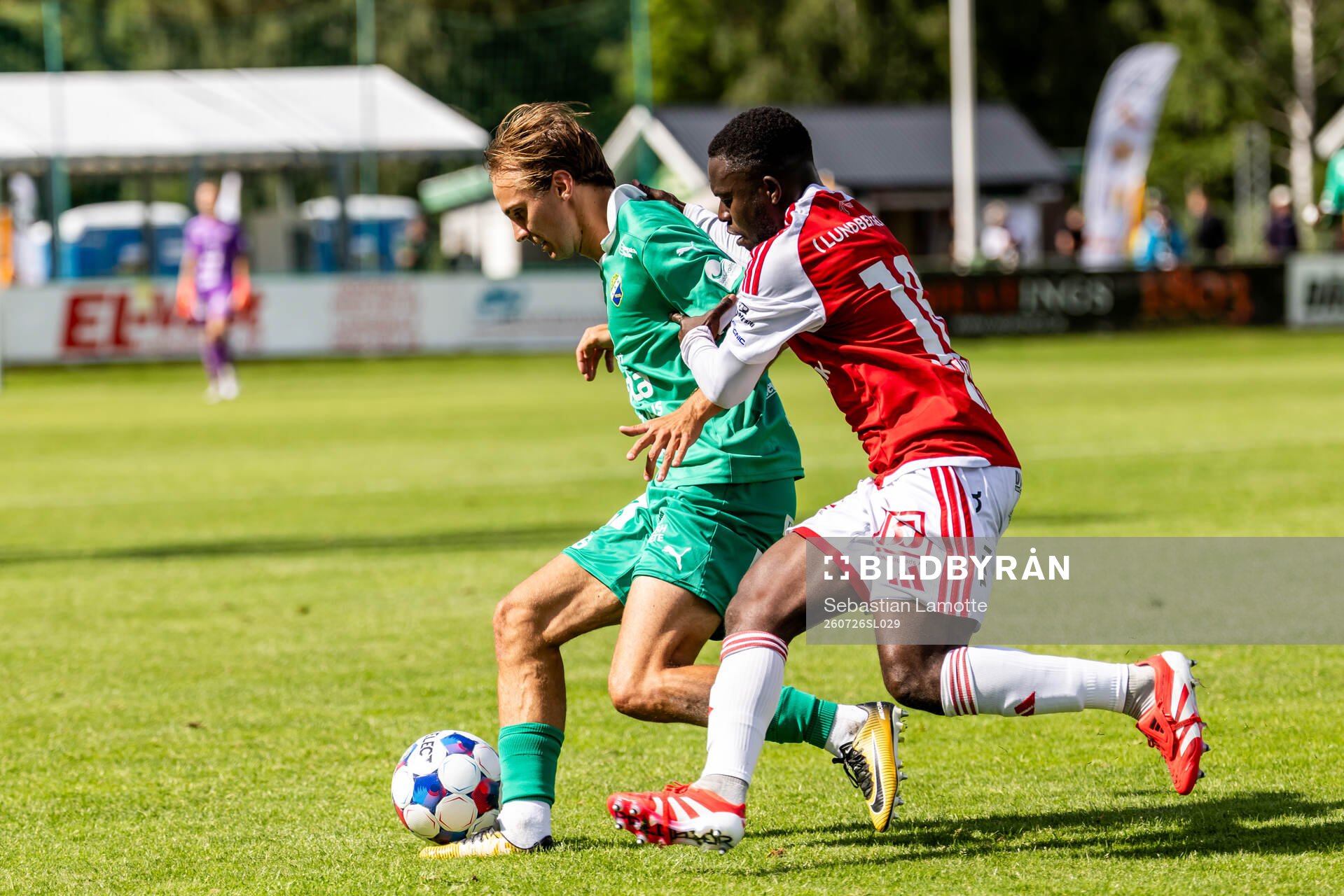 Ljungskiles Emilio Reljanovic och Sandvikens Mohammed Sadat