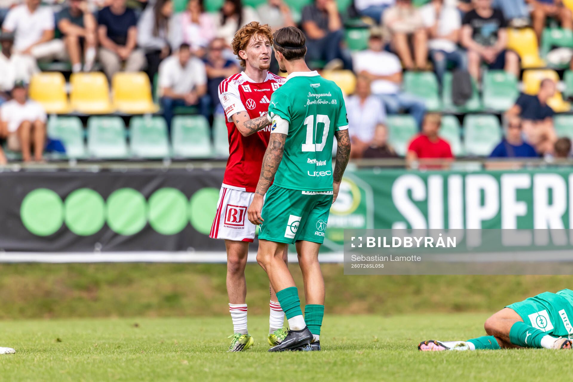 Sandvikens Alan Carleton och Ljungskiles Filip Ambroz