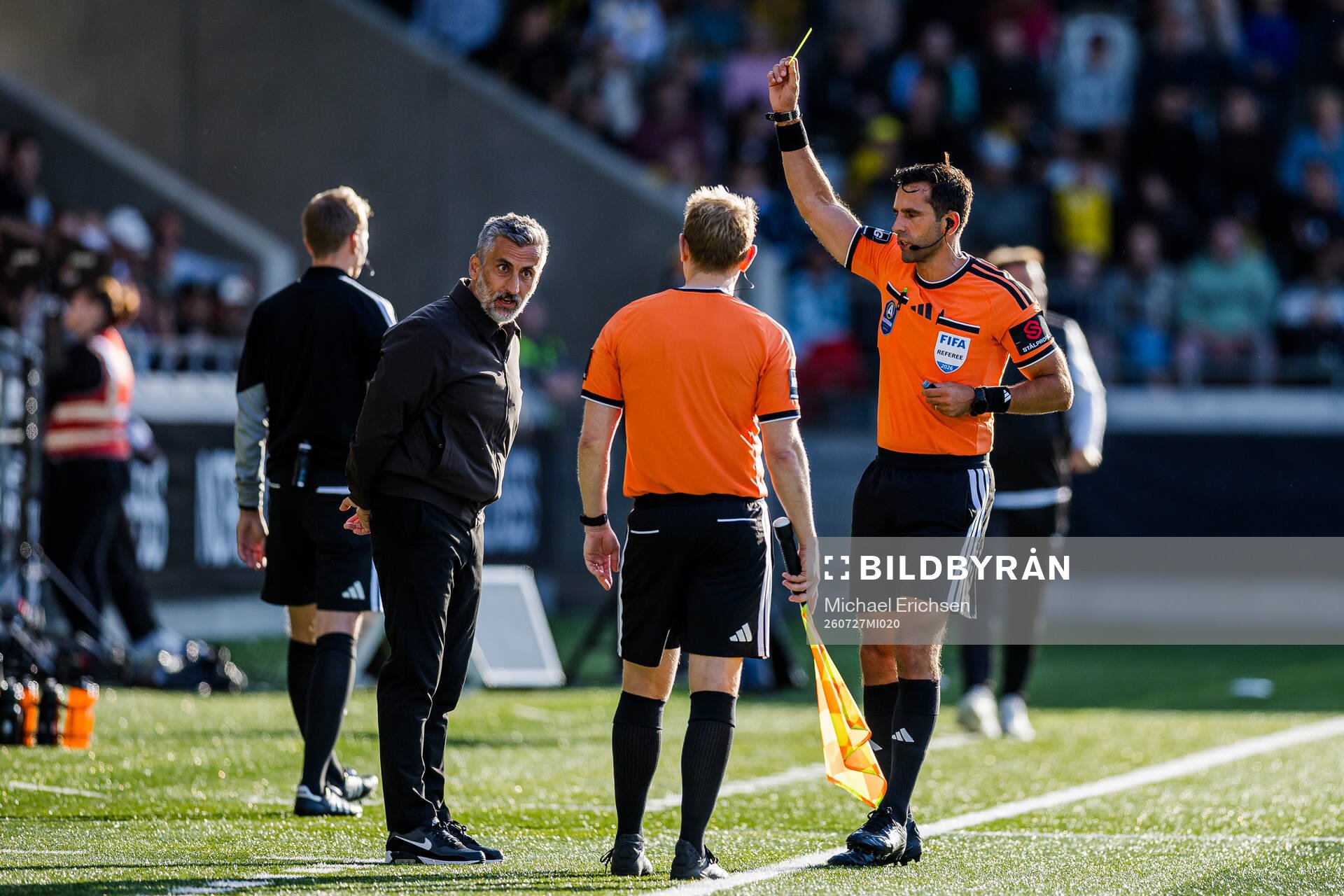 AIKs tränare José Riveiro får gult kort