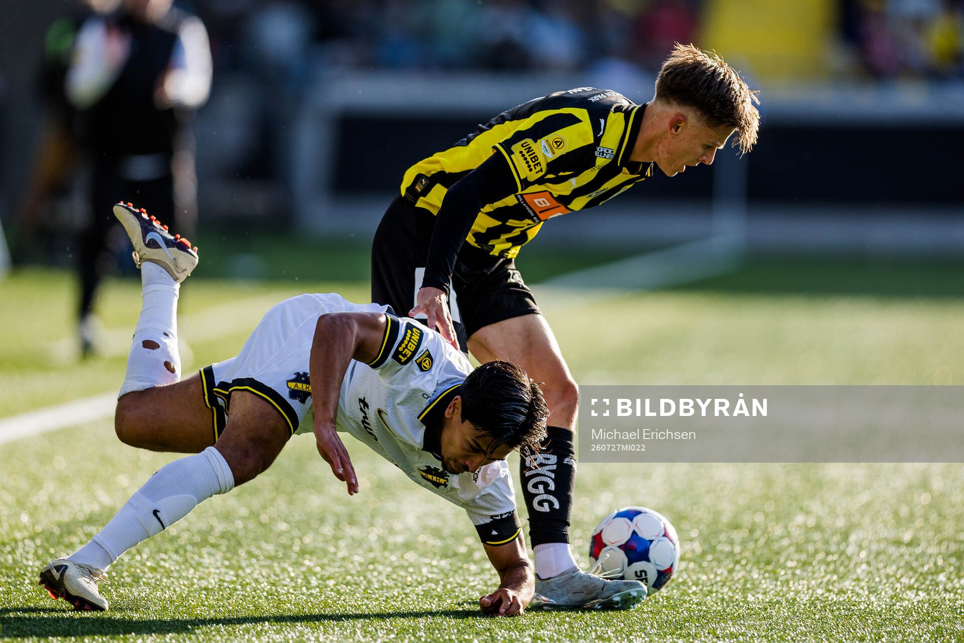 AIKs Lukas Bergquist och Häckens Adrian Svanbäck