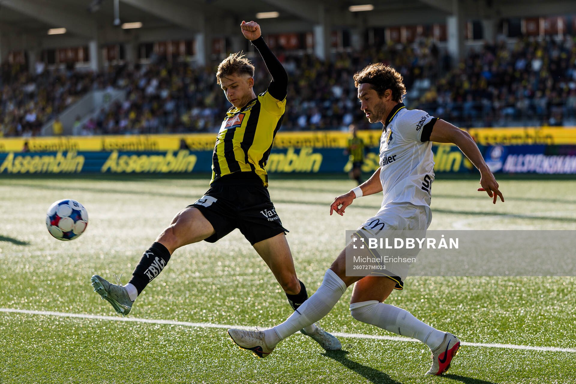 Häckens Adrian Svanbäck och AIKs Hervé Matthys