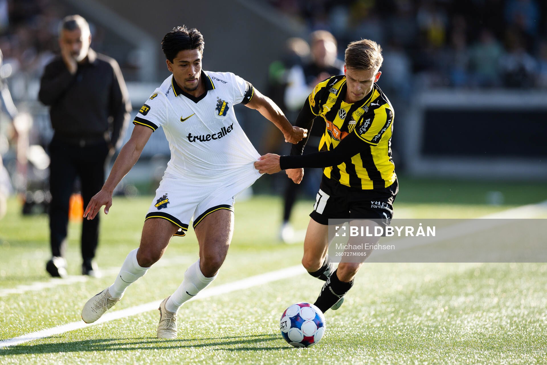 AIKs Lukas Bergquist och Häckens Adrian Svanbäck