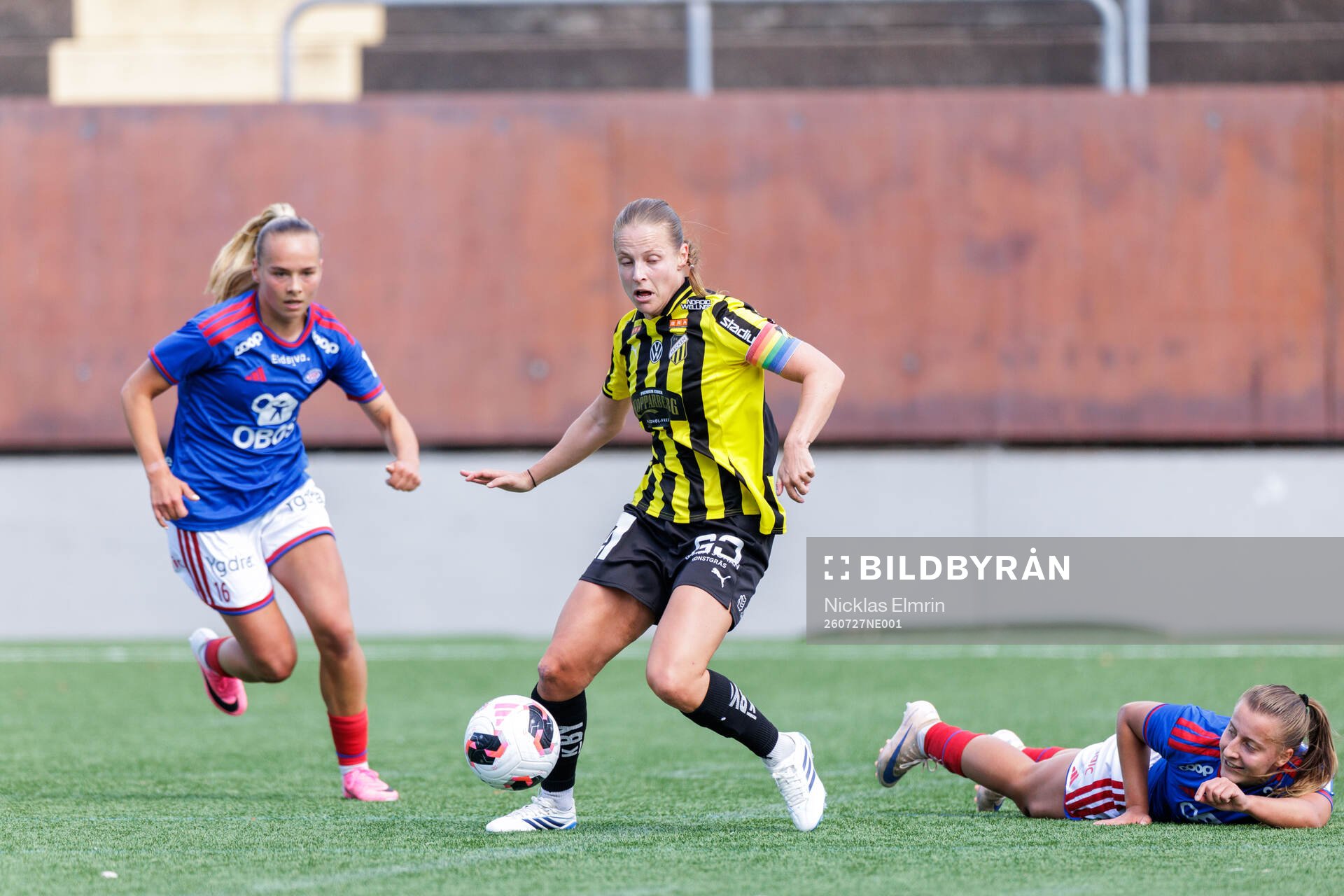 Vålerengas Ronja Foss Arnesen och Häckens Anna Anvegård
