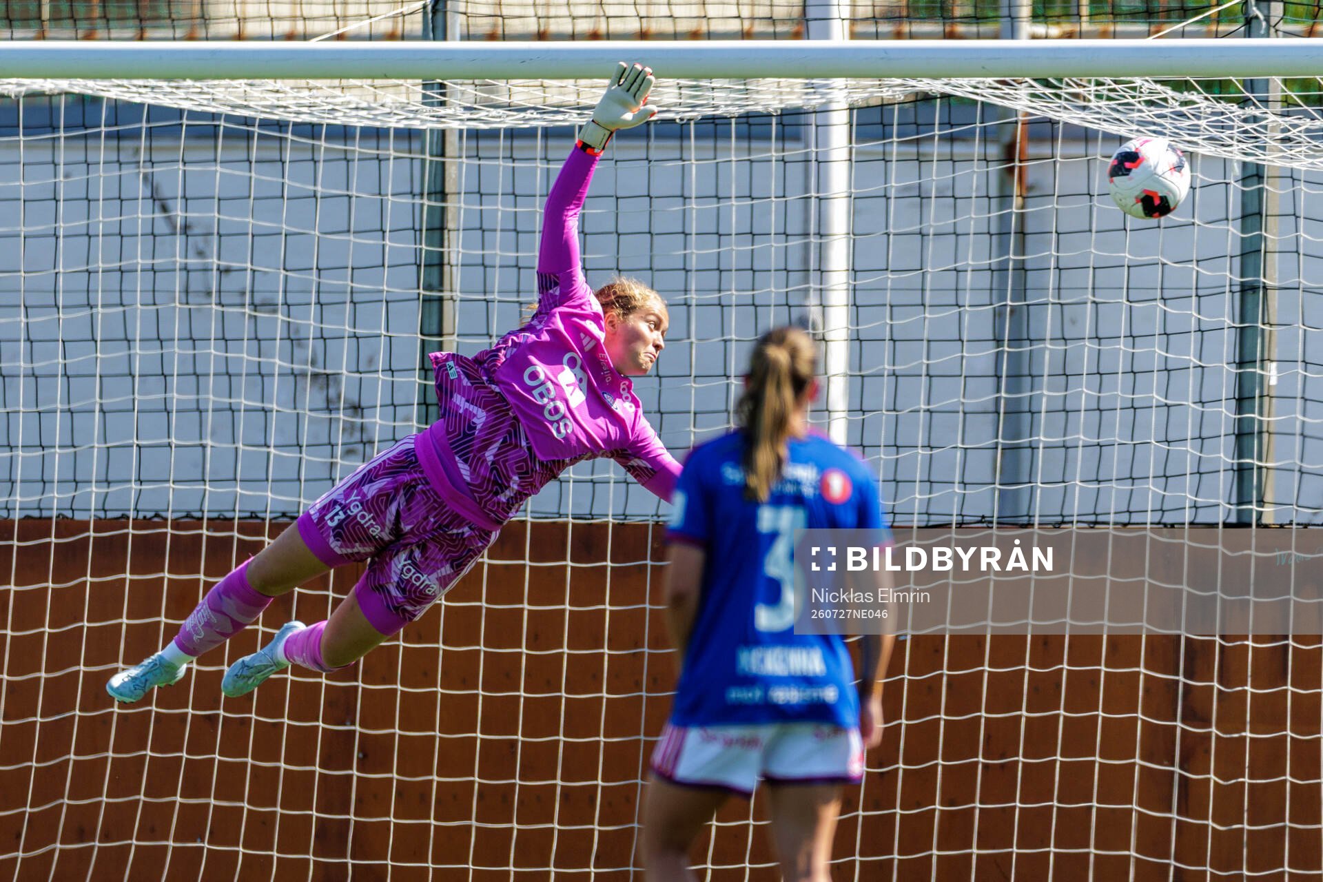 Vålerengas Fanney Inga Birkisdottir släpper in 1-0 målet