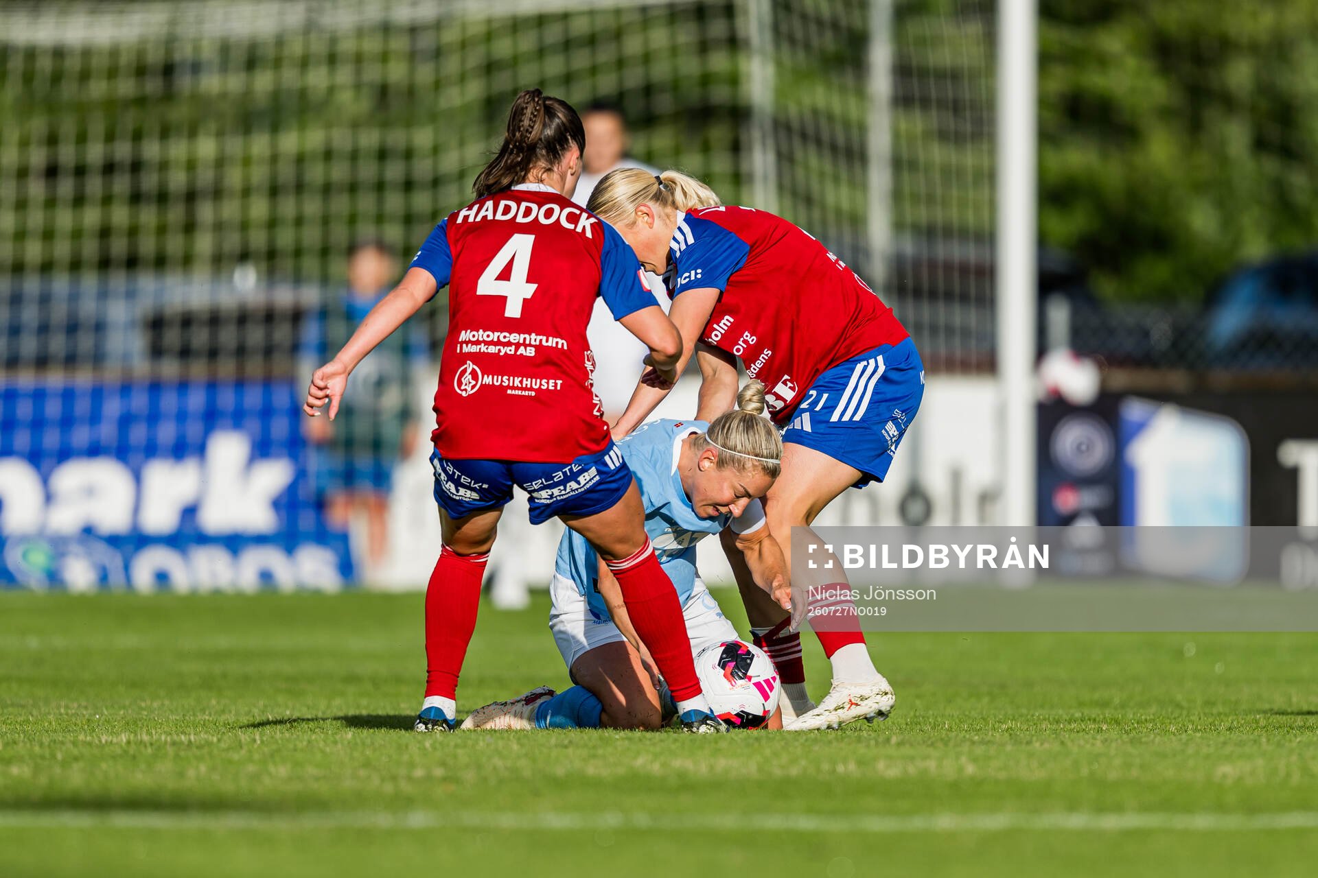 Malmö FFs Mia Persson och Vittsjös Milla Larsson