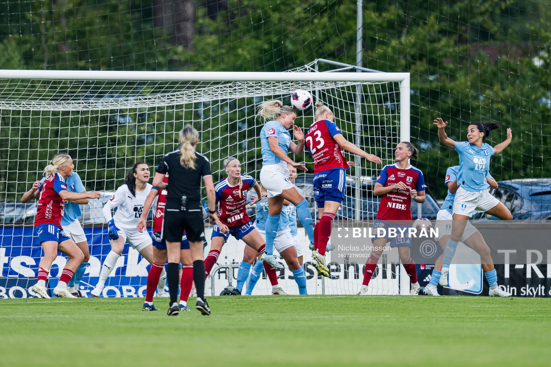 Malmö FFs Nathalie Hoff Persson och Vittsjös Kajsa Lind