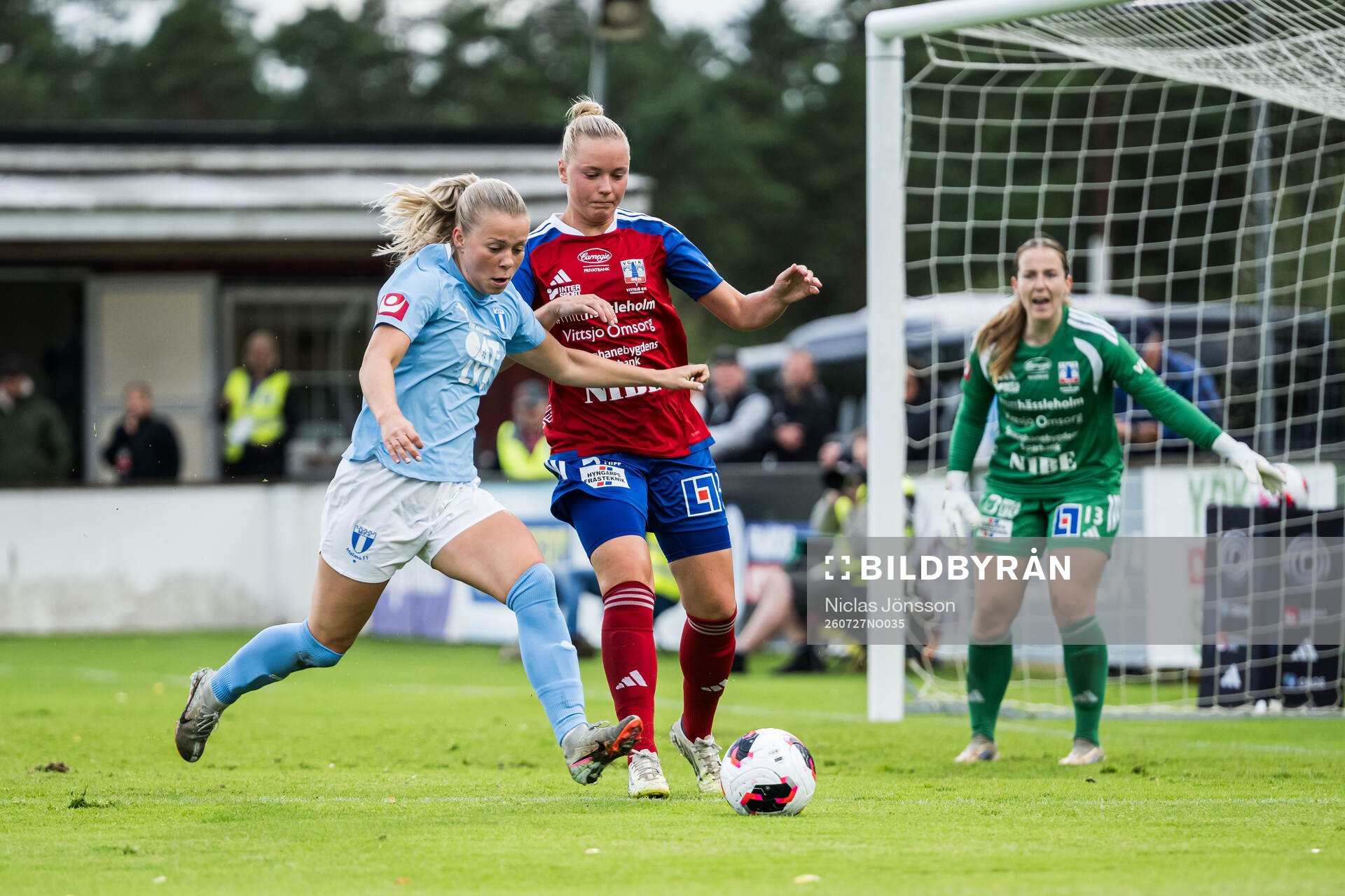 Malmö FFs Älvali Lindström och Vittsjös Kajsa Lind
