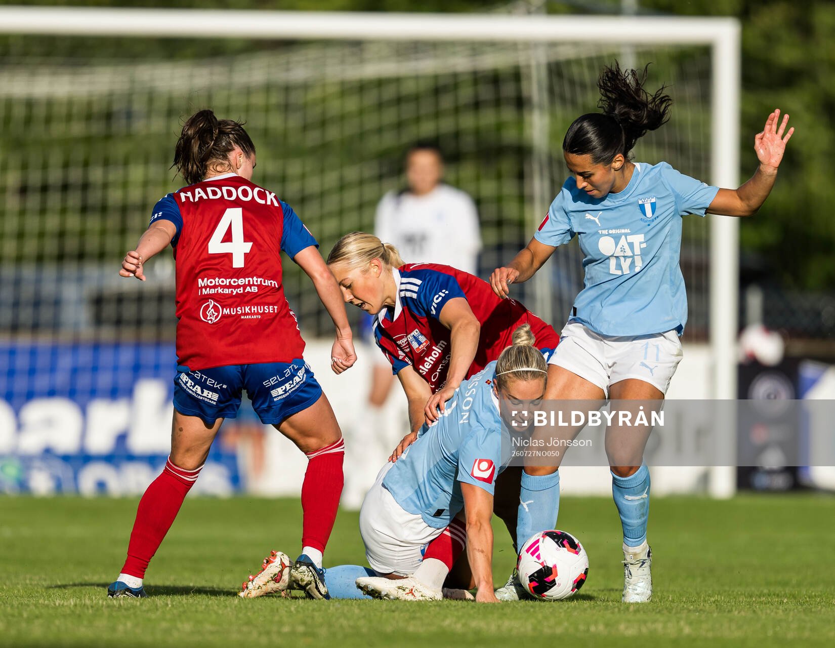 Vittsjös Milla Larsson och Malmö FFs Mia Persson och
