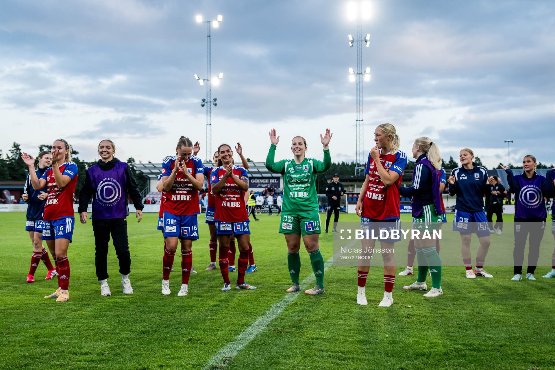 Vittsjös spelare jublar fotbollsmatchen i Damallsvenskan