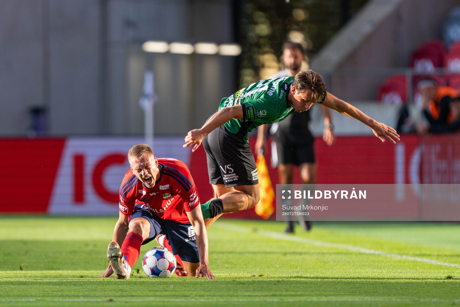 Östers Dennis Olsson och Varbergs Isak Valentin Vidjeskog