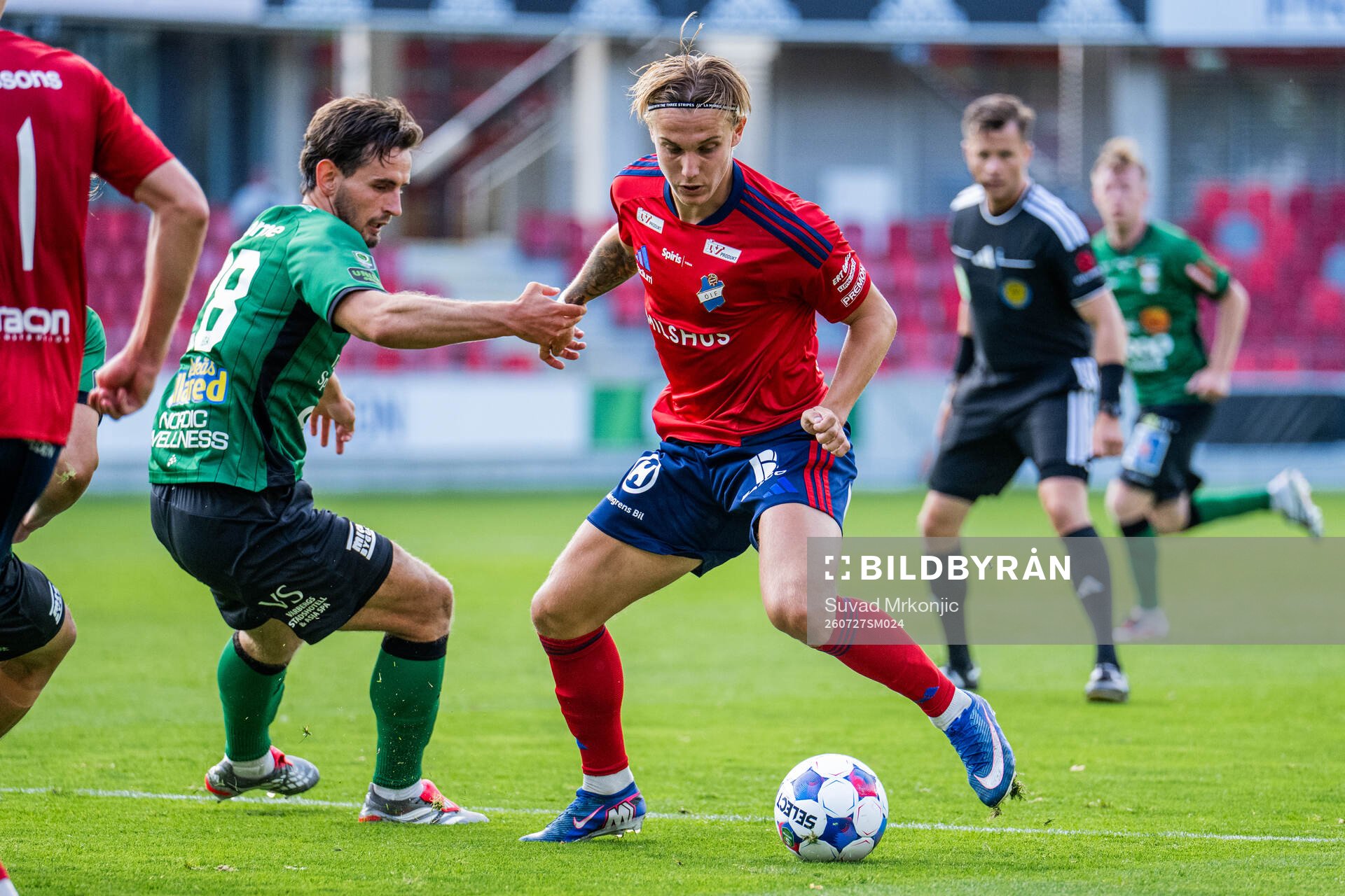 Varbergs Erion Sadiku och Östers Linus Carlstrand