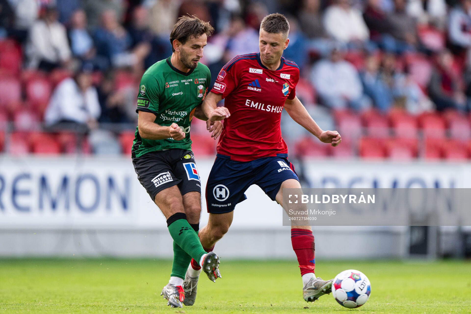 Varbergs Erion Sadiku och Östers Filip Olsson