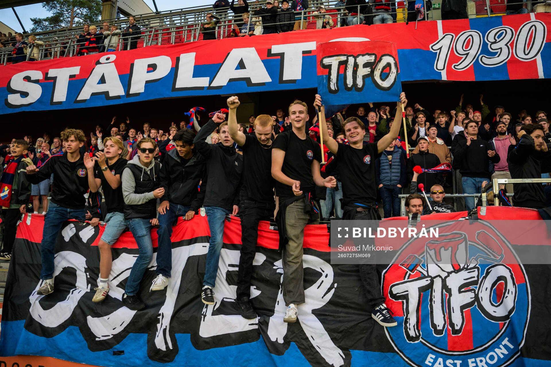 Östers supportrar jublar
