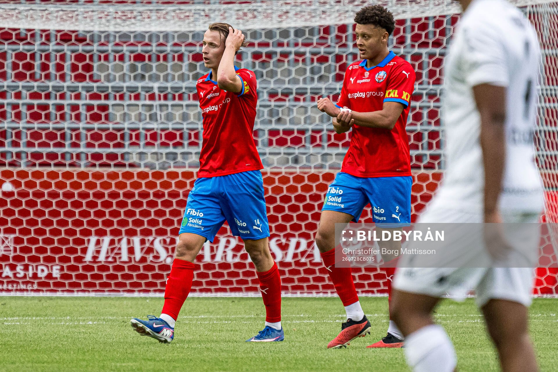 Helsingborgs Lukas Kjellnäs och Obafemi Awodesu deppar