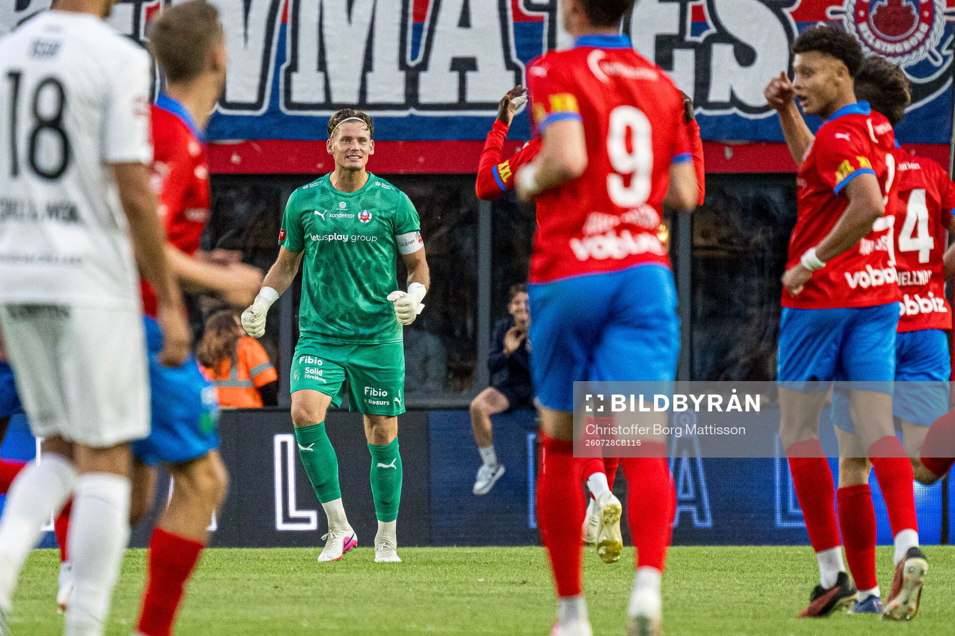 Helsingborgs målvakt Johan Brattberg jublar