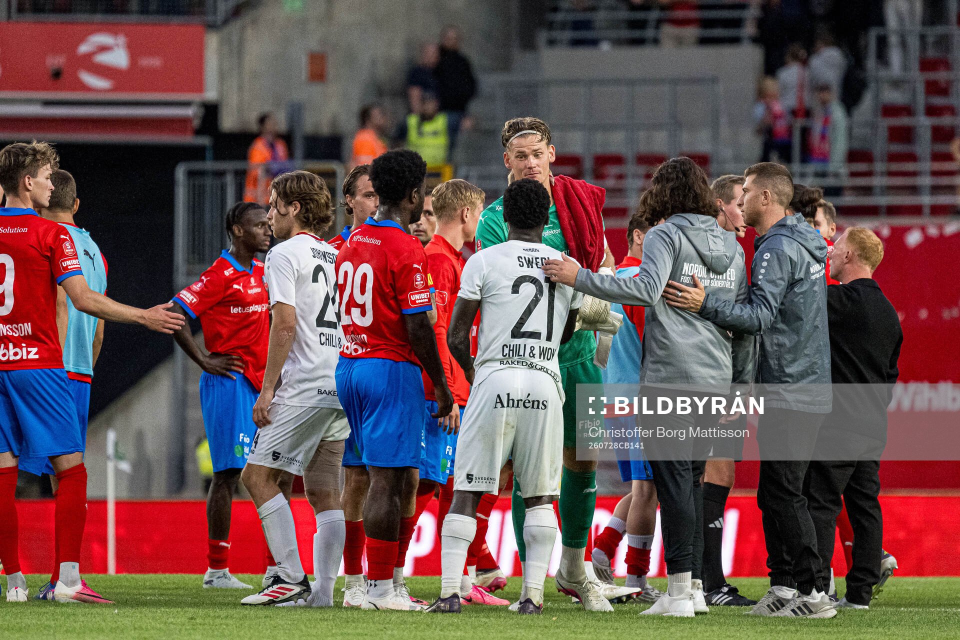 Helsingborgs målvakt Johan Brattberg och Nordic Uniteds