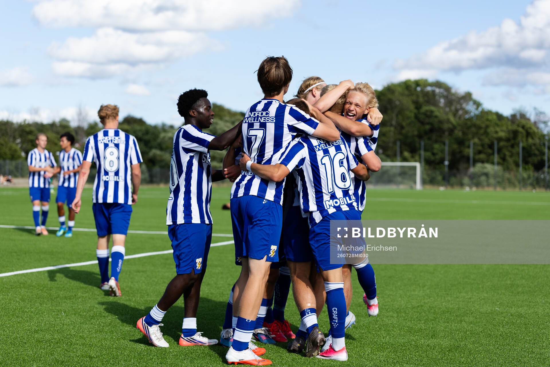 IFK Göteborgs William Andersson jublar ihop med lagkamrater