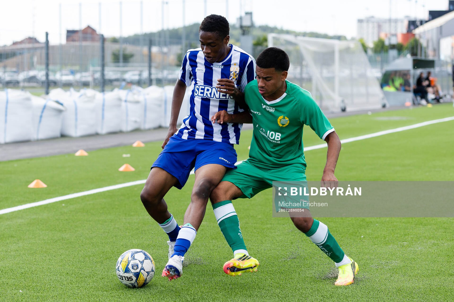 IFK Göteborgs Mikel Alex och Hammarbys Oscar Chamorro