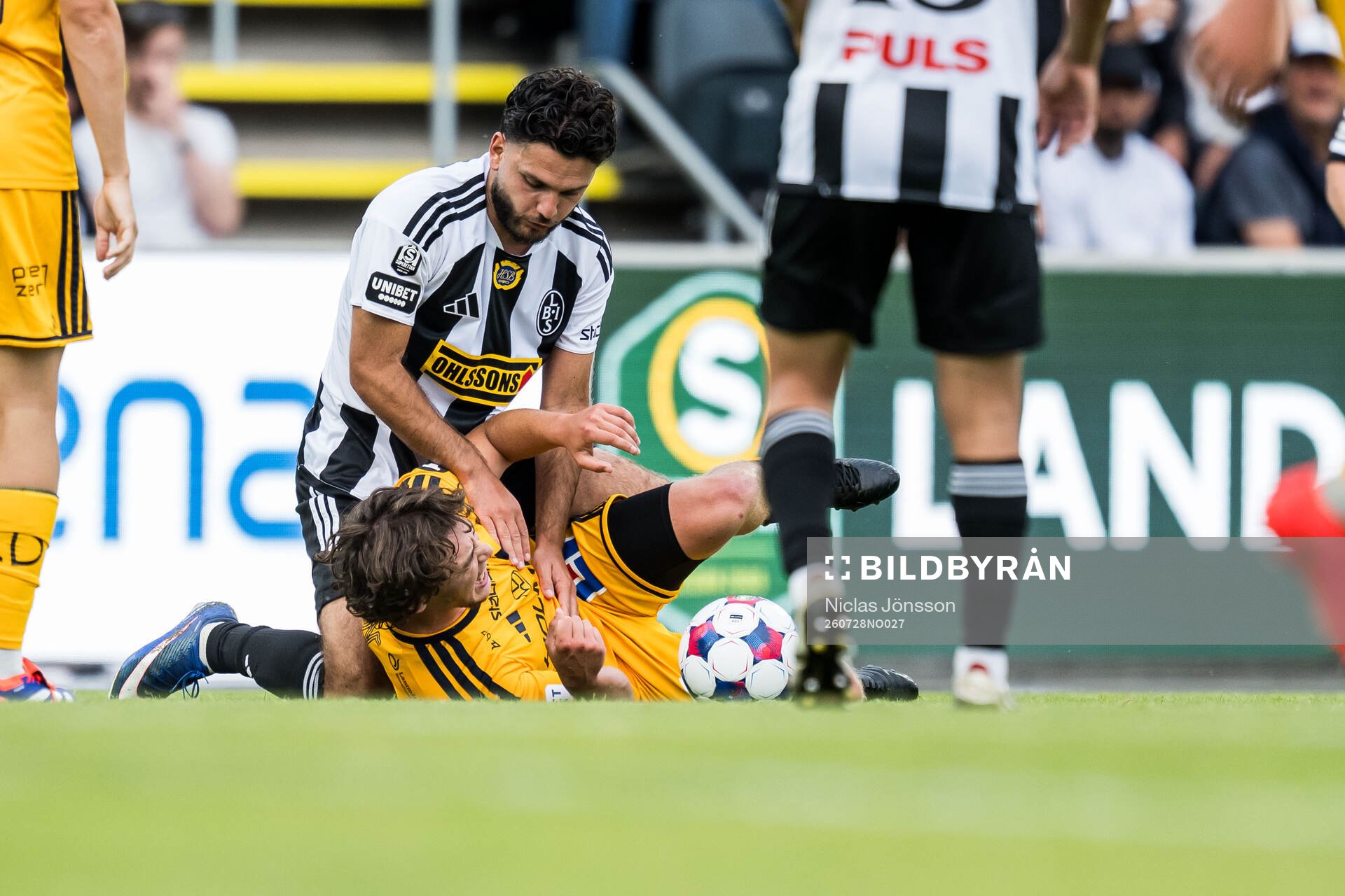 Landskronas Edi Sylisufaj och IFK Norrköpings Viktor