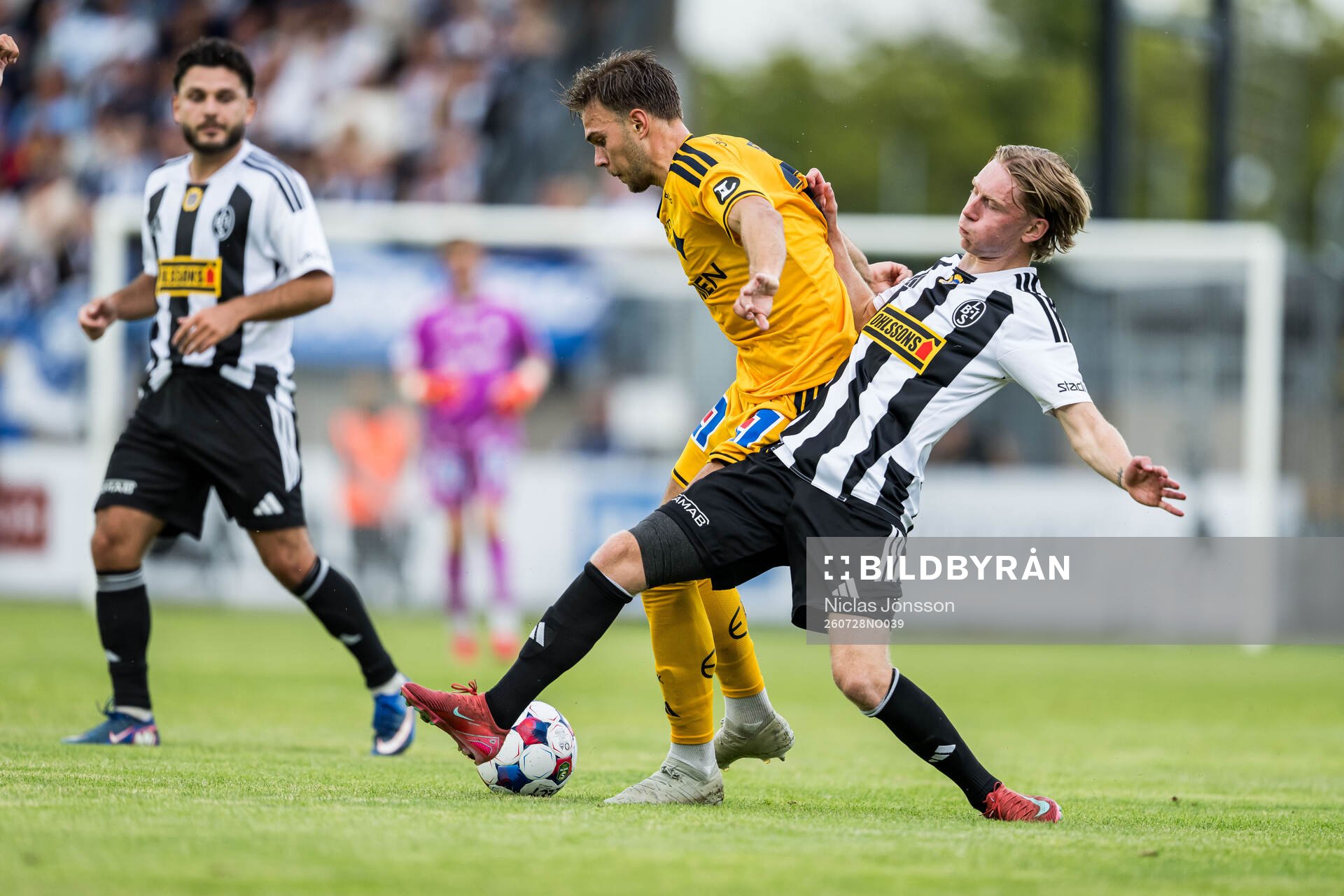 IFK Norrköpings Anton Eriksson och Landskronas Adam Egnell