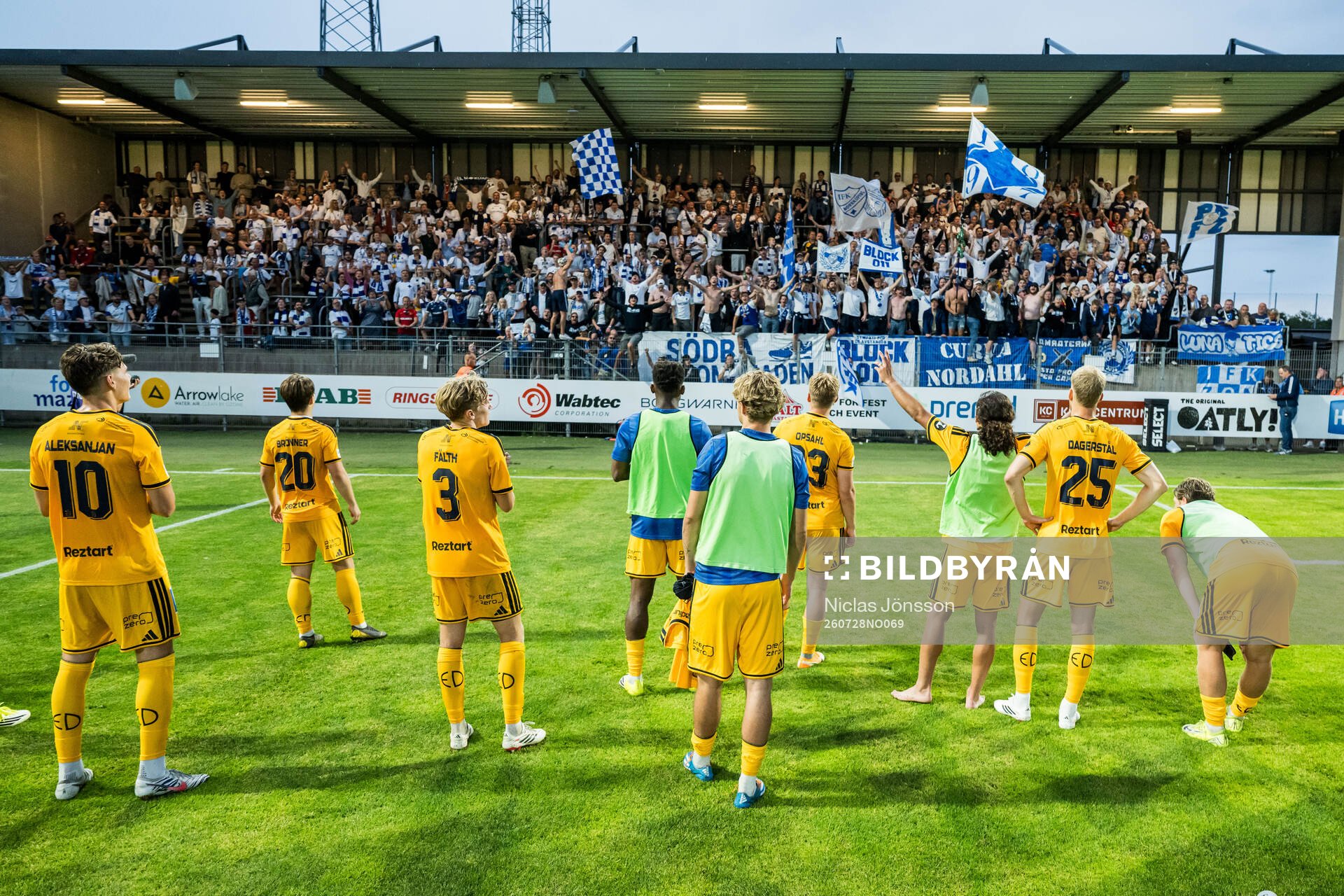 Norrköpings spelare jublar