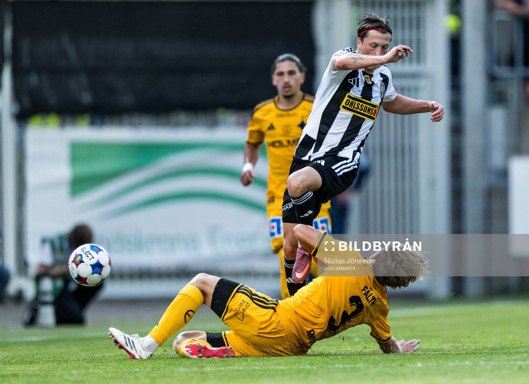 IFK Norrköpings Viggo Fälth och Landskronas Kevin Jensen