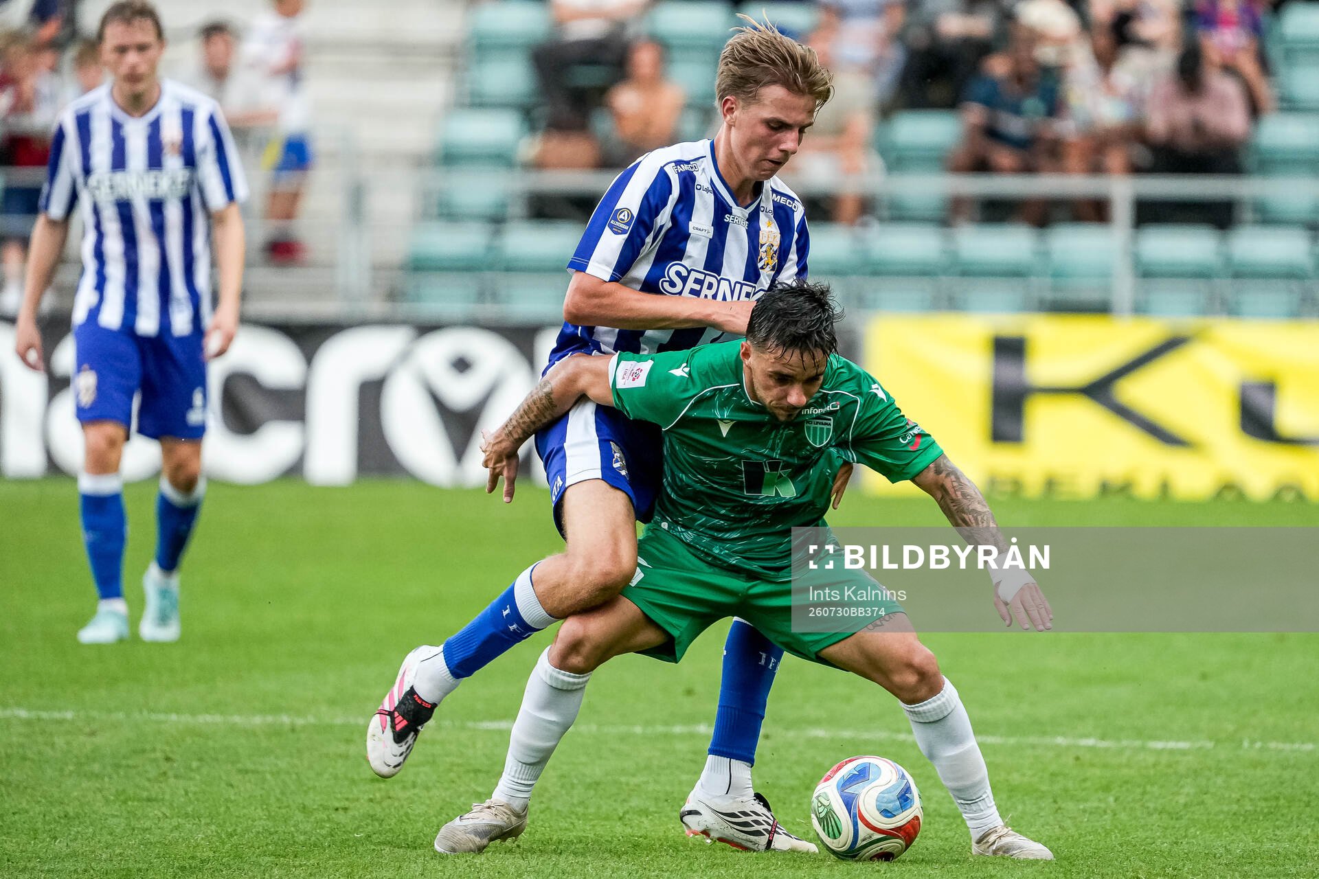 Oliver Månsson of IFK Göteborg and João Pedro of Levadia
