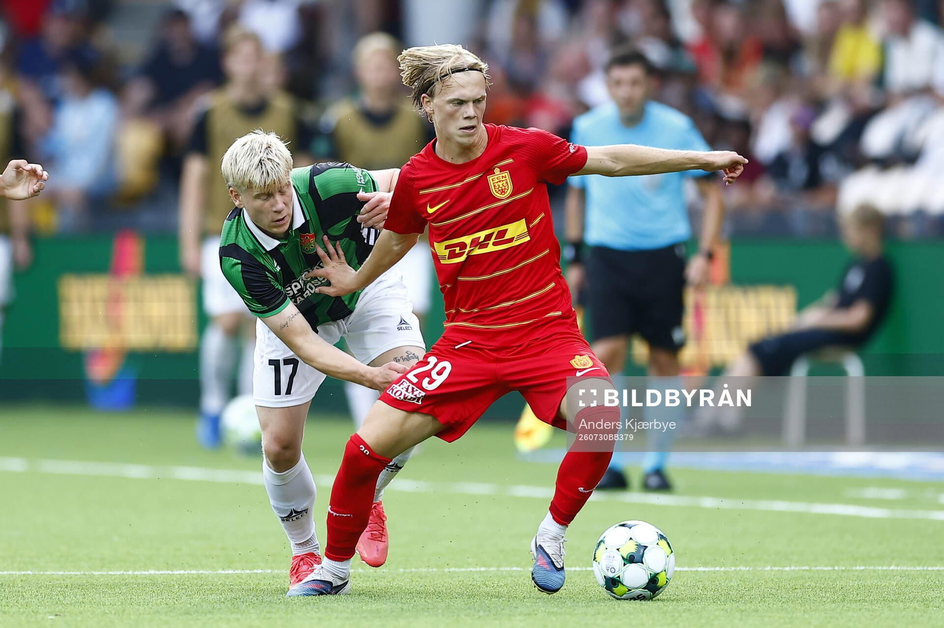 Robert Frosti Thorkelsson of GAIS and Villum Berthelsen of