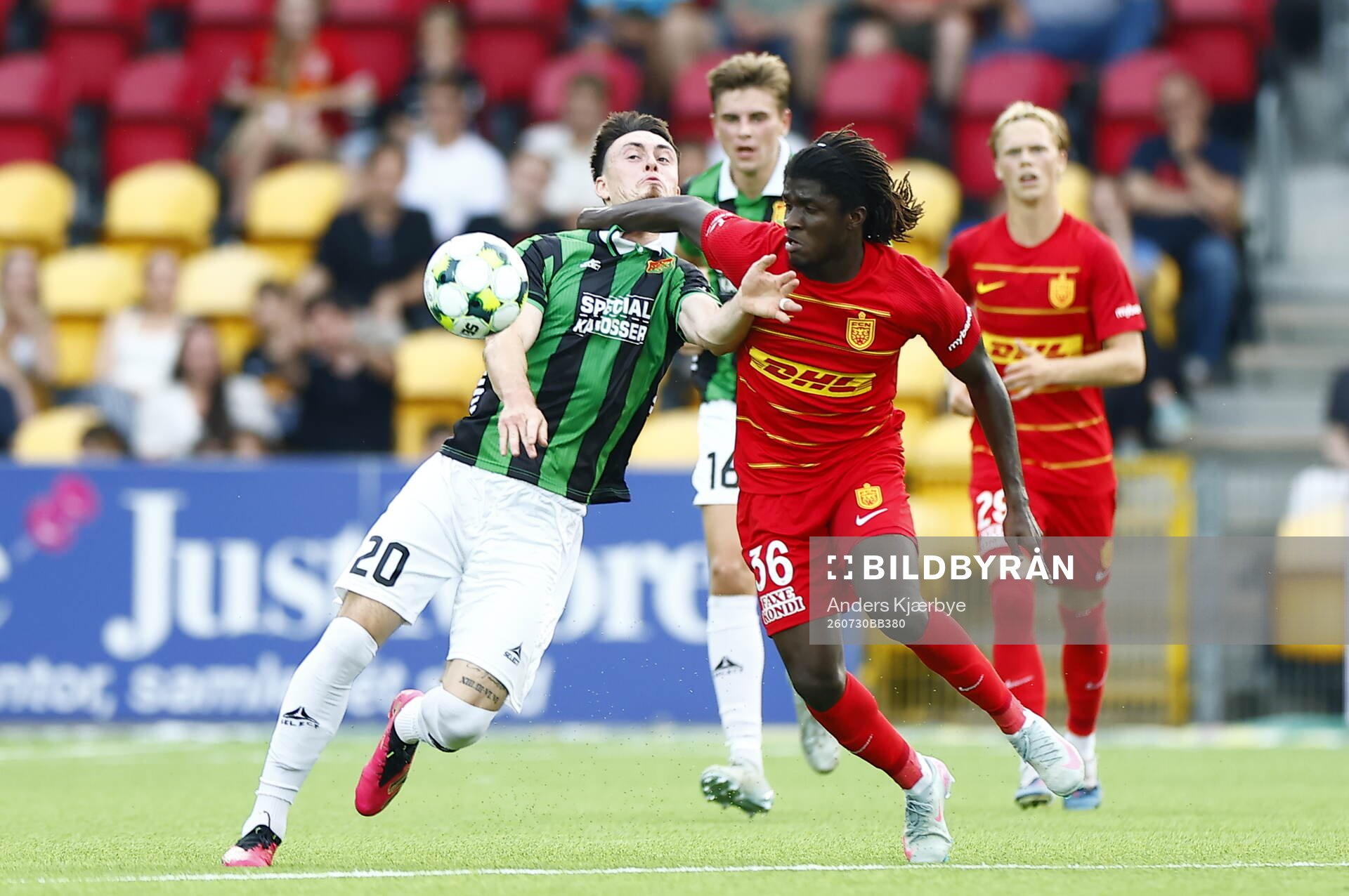 Samuel Salter of GAIS and Caleb Yirenkyi of Nordsjälland