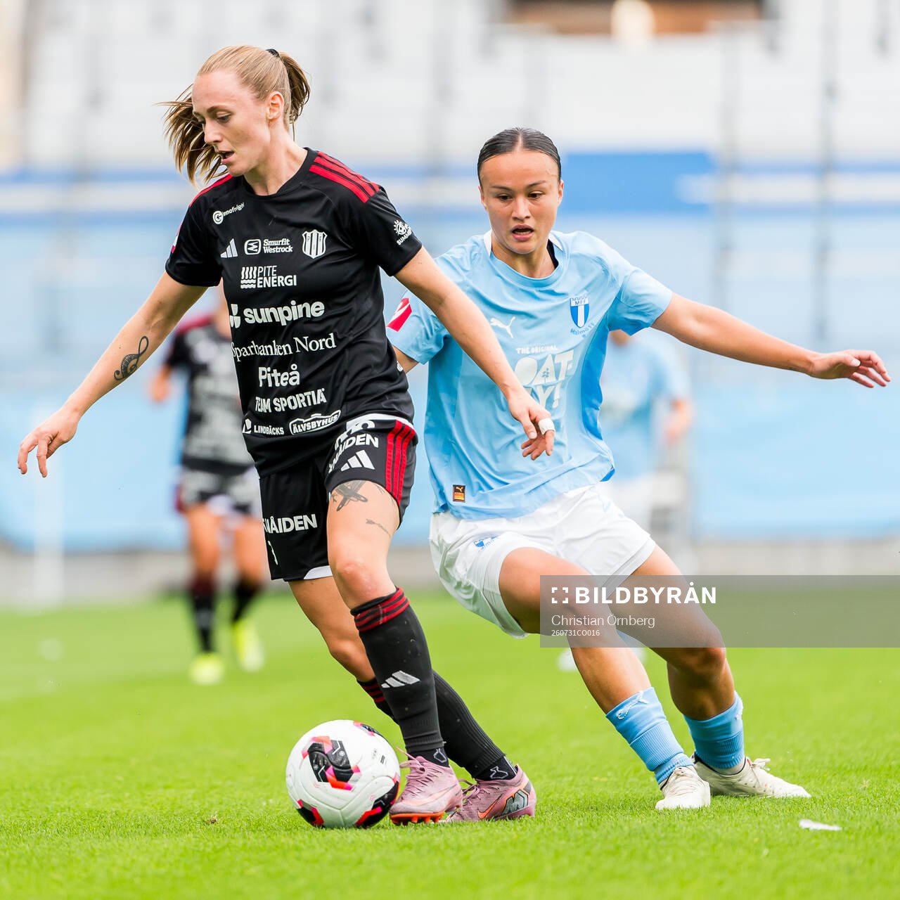 Piteås Asla Johannesen och Malmö FFs Amy Joan Irene Sayer