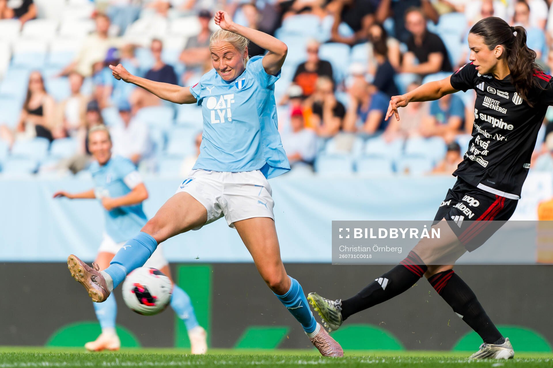 Malmö FFs Stinalisa Johansson och Piteås Andrea Simonovic