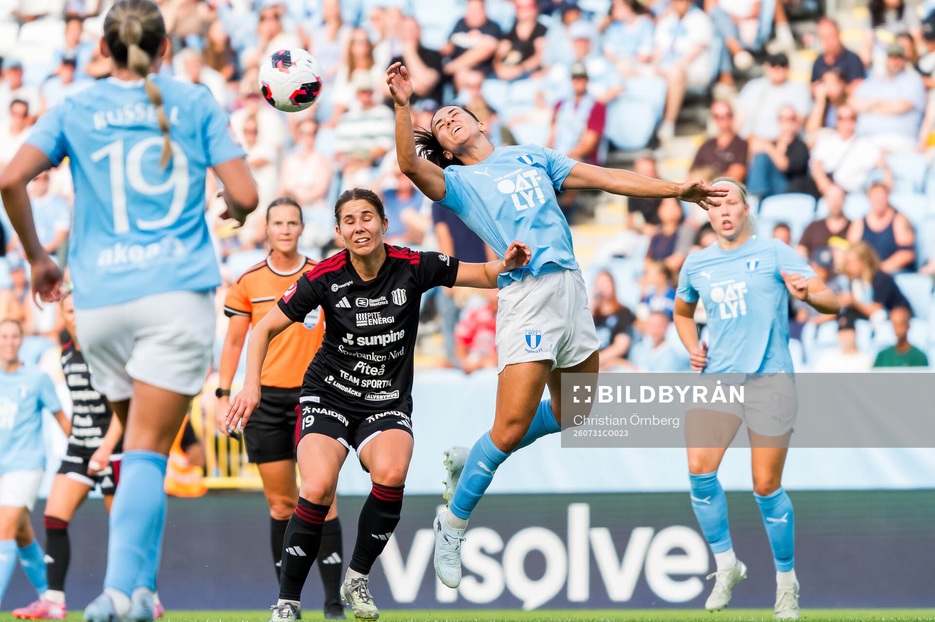 Malmö FFs Vesna Milivojevic och Piteås Julia Olsson