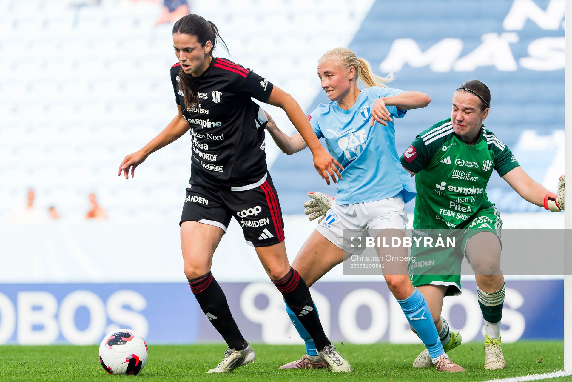Malmö FFs Stinalisa Johansson och Piteås Andrea Simonovic